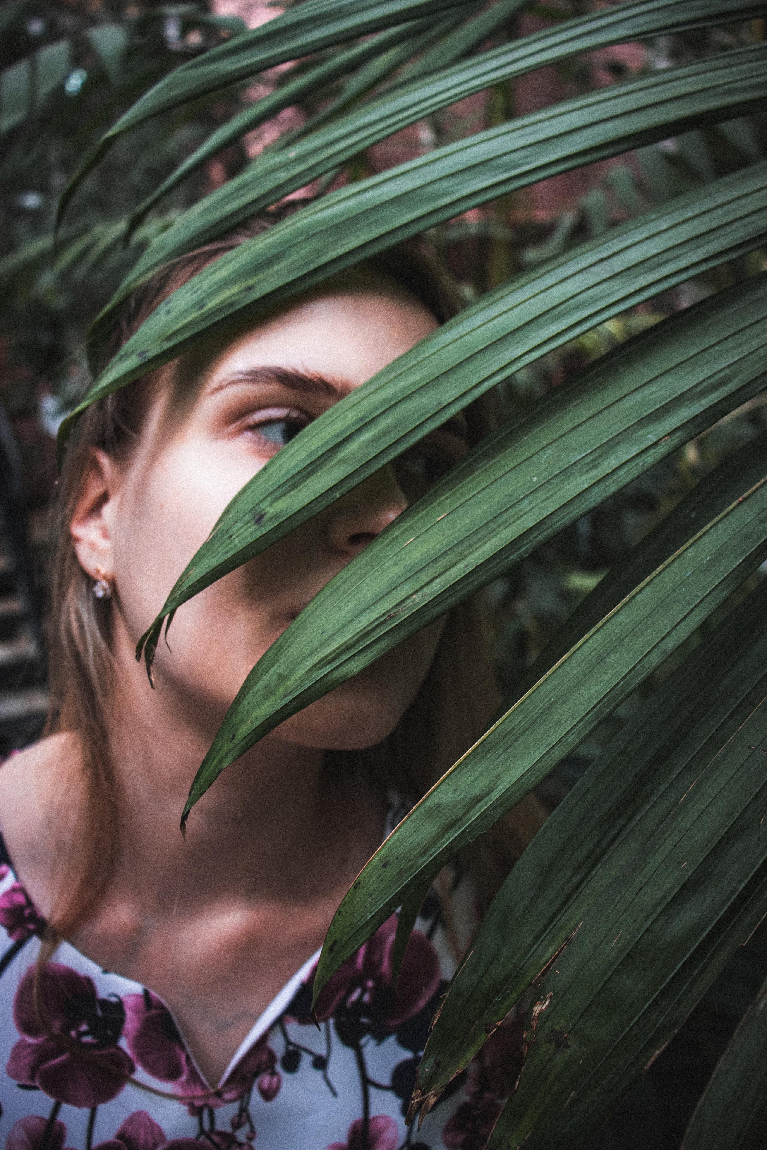 Фотосессия девушки в Ботаническом саду в городе Томск