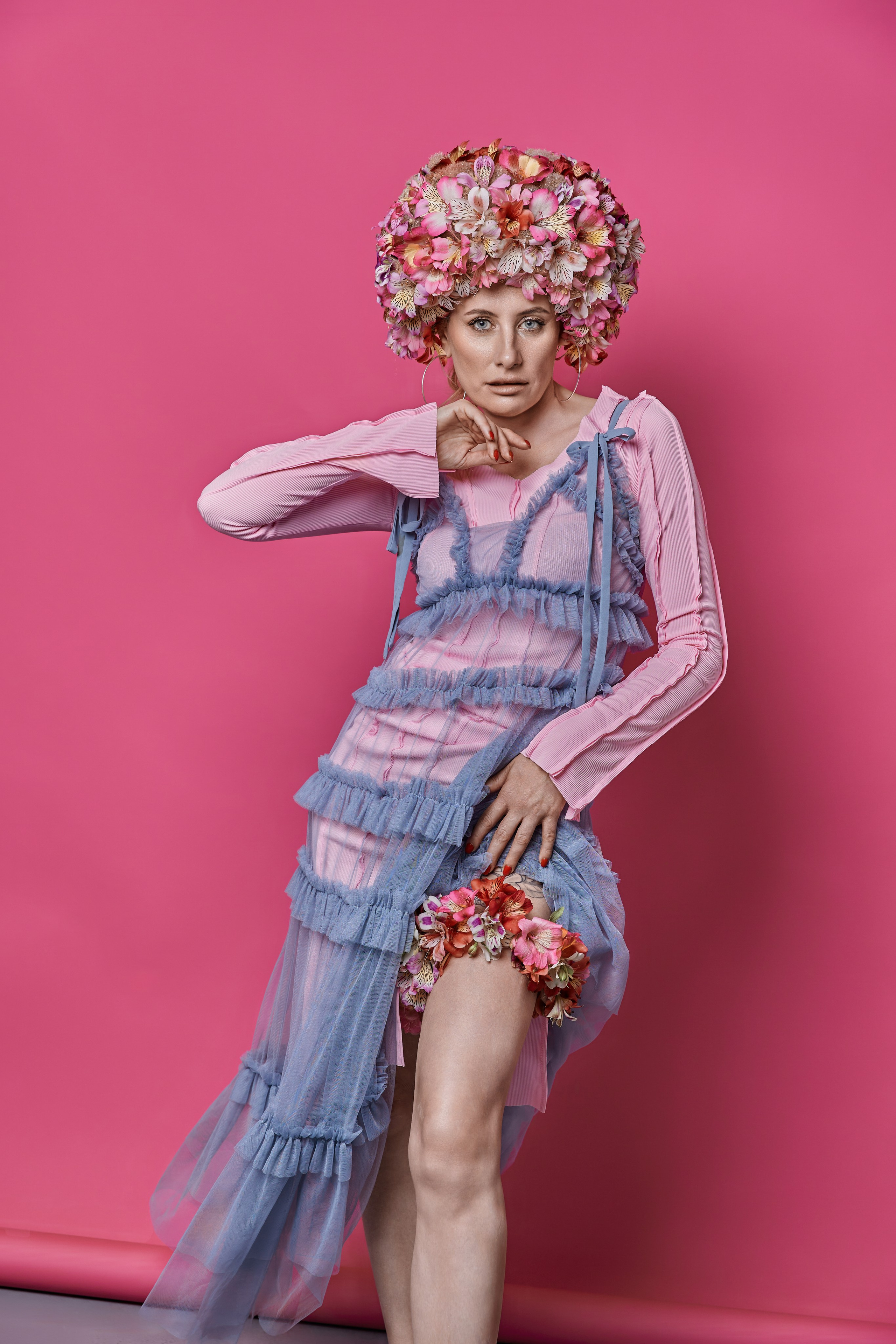 Марина с цветами. Фотограф женского портрета, беременности и материнства Харькова Елена