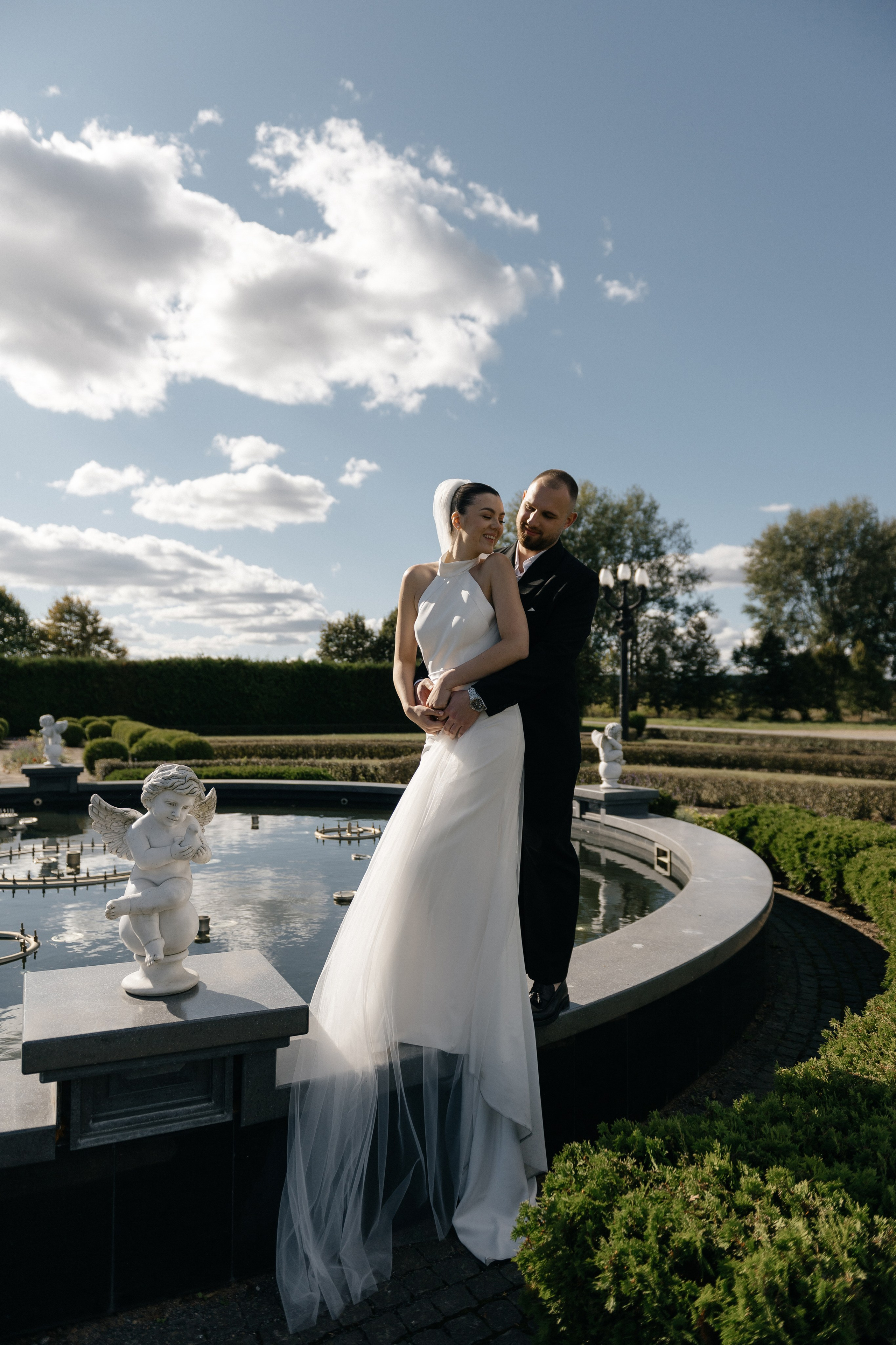 Wedding day in VERSAL PARK. Wedding PHOTOGRAPHER Andrew Vnukov