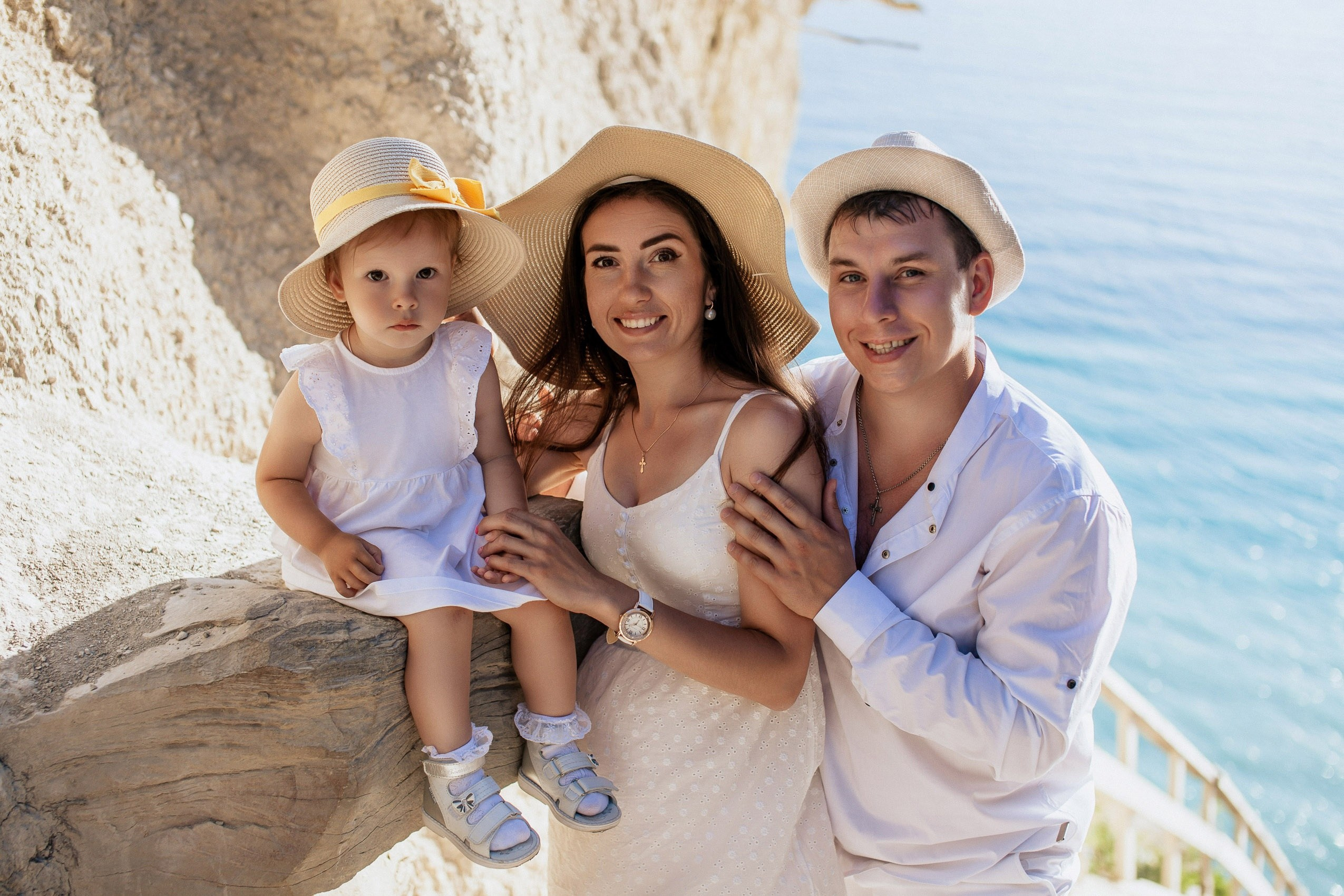 Семейное фото около лестницы 400 ступеней на Лысой Горе.