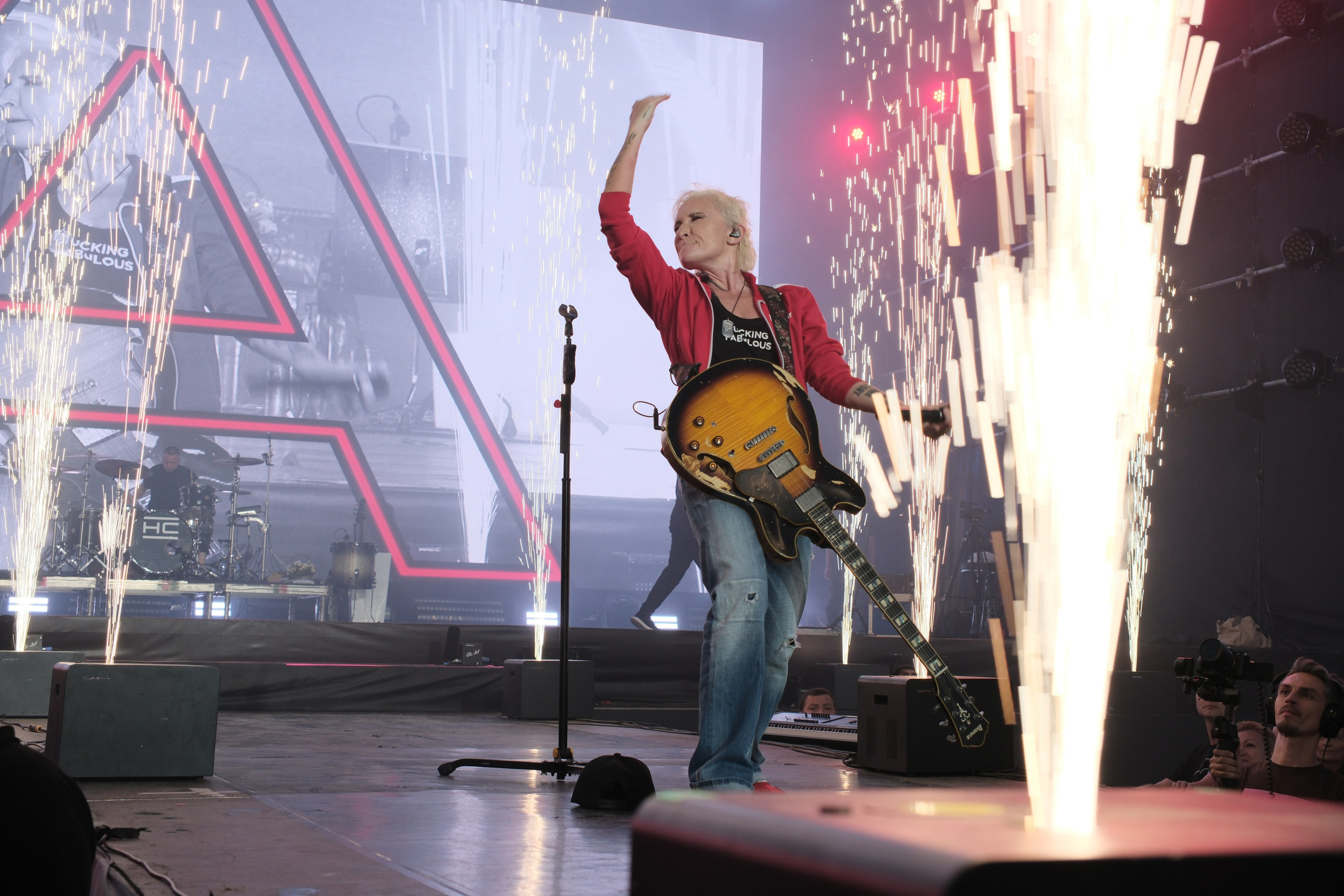 Диана Арбенина (группа «Ночные снайперы») — Москва, МТС Live Лето 2024. RedGeek - блогер и стручњак за образовање и ИТ Кирил Ситнов