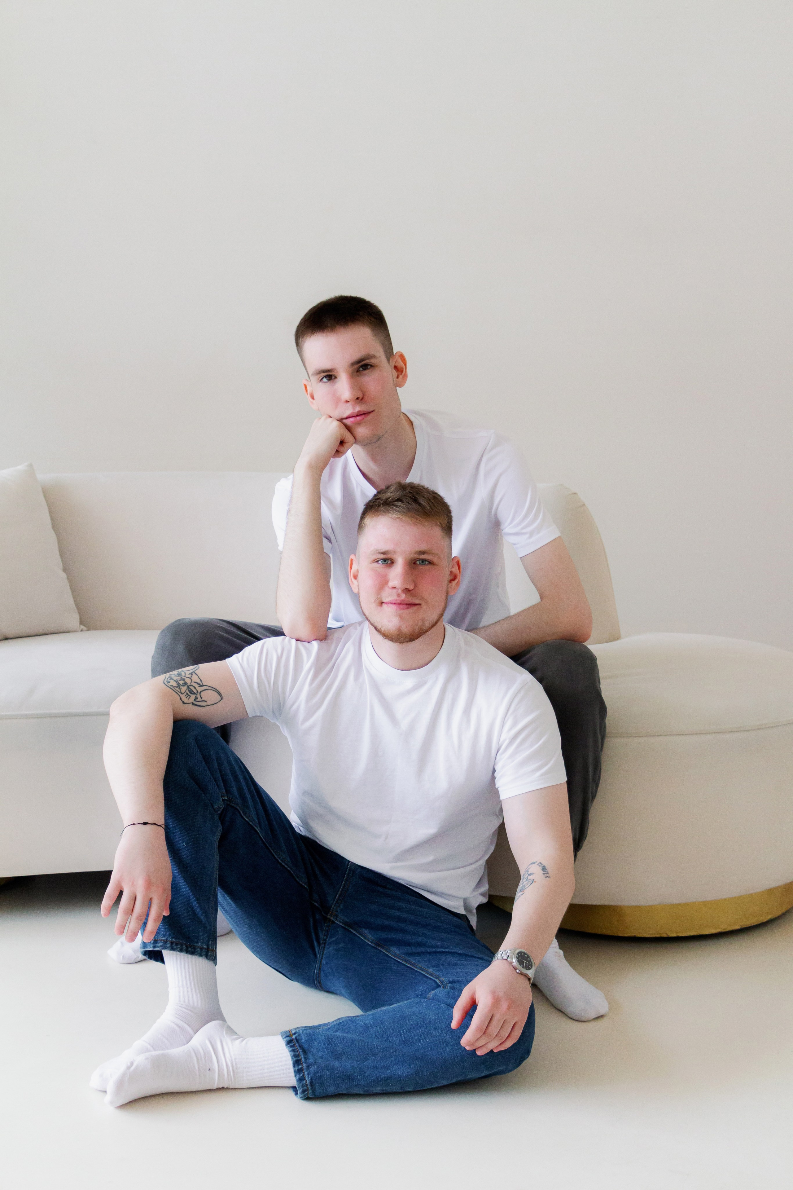 Две сестры. Две семьи. Одна любовь. Семейная фотосессия в студии, Екатеринбург. Фотограф в Екатеринбурге Пойгина Елена