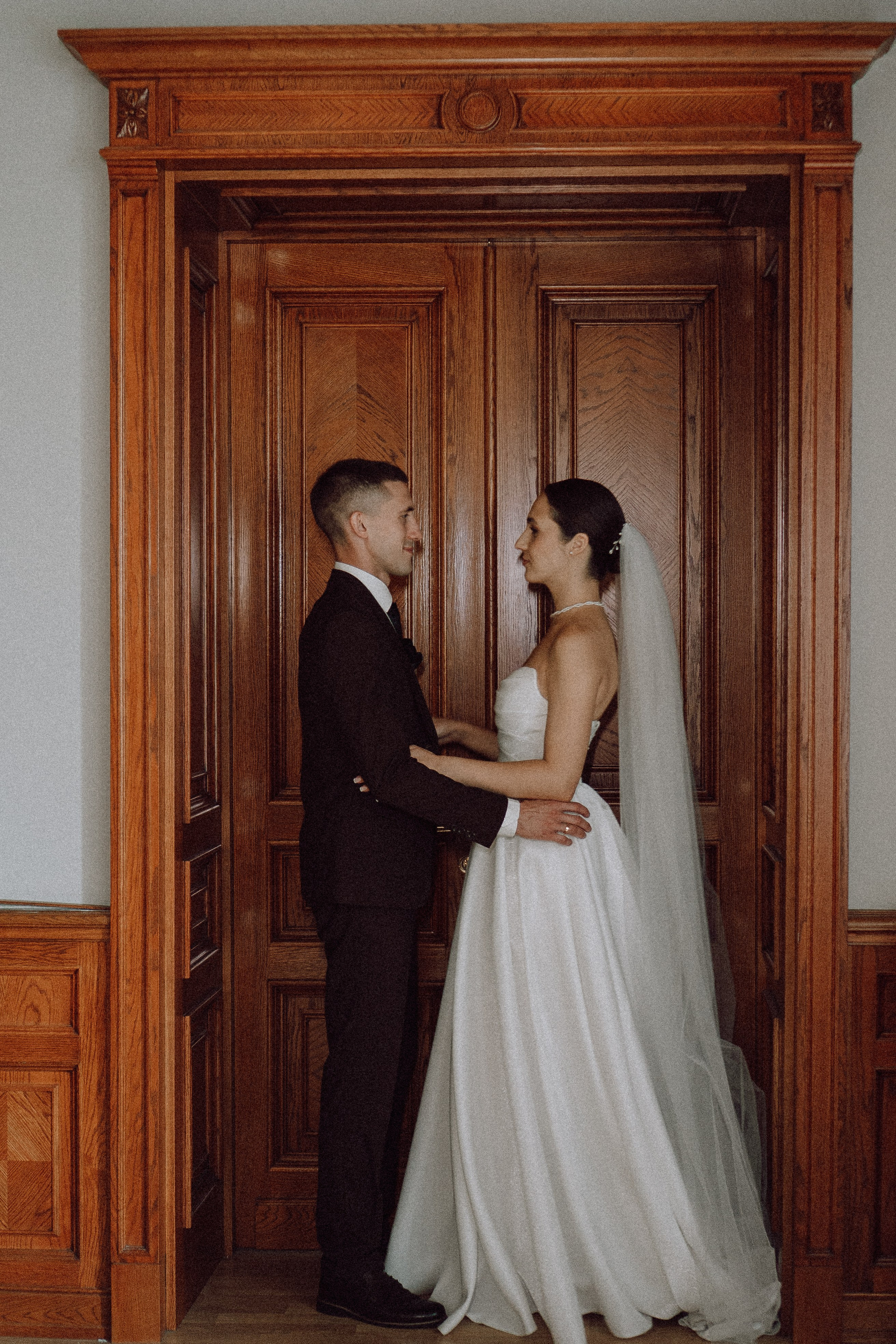 СВАДЕБНАЯ ПРОГУЛКА В САНТК-ПЕТЕРБУРГЕ (ИСАКИЕВСКИЙ СОБОР, ЗИМНЯЯ КАНАВКА, ЭРМИТАЖ И БОЛЬШАЯ МОРСКАЯ УЛИЦА). Профессиональный фотограф, Санкт-Петербург — Виктория Богомолова