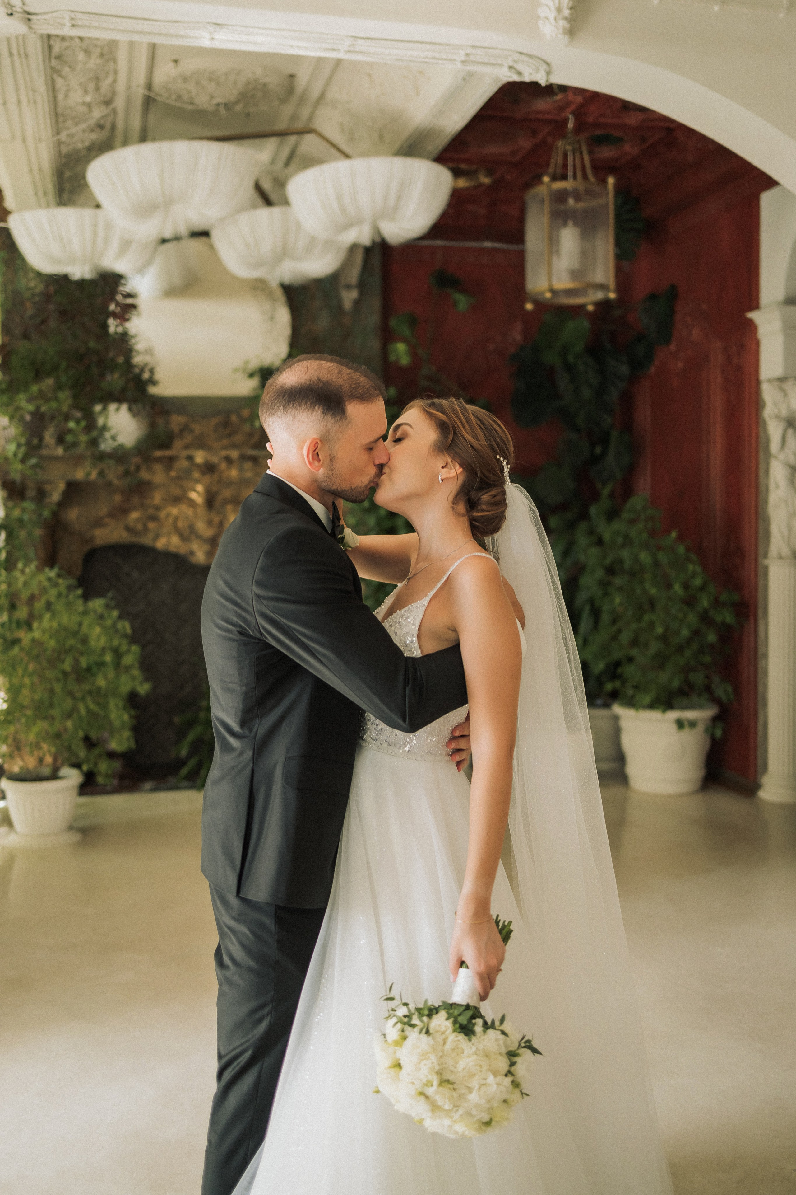 Свадебная прогулка Екатерины и Евгения. Свадебная фотография. Арина Рубах