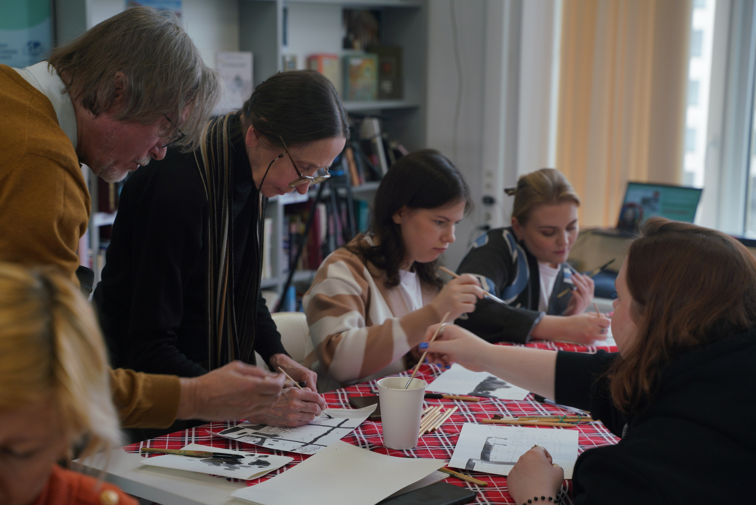 Съемка мастер-класса на открытии выставки Александра Белугина «Малка Верея» в Билиотеке иностранной литературы. Портретный и репортажный фотограф Наталья Горобец