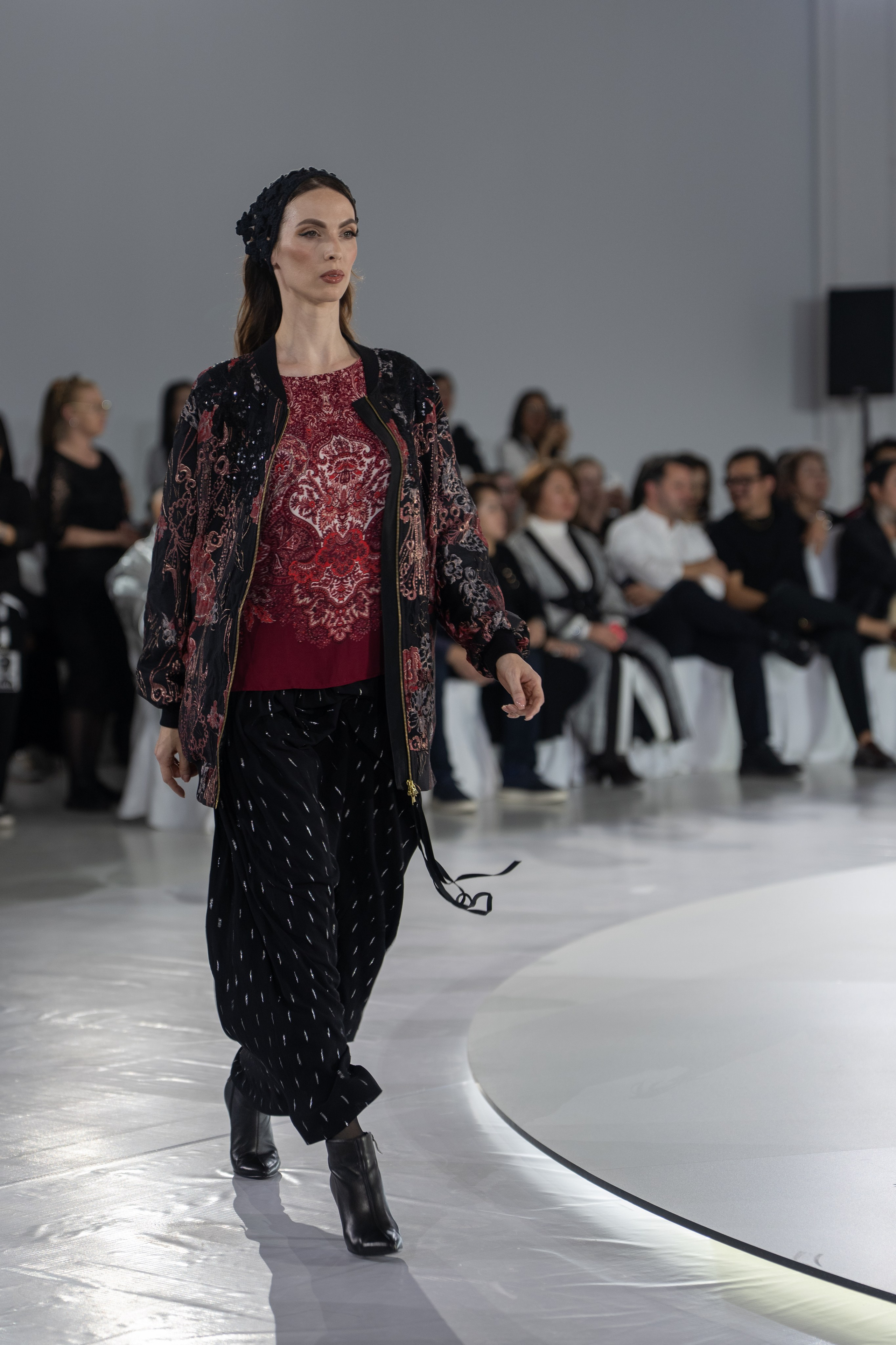 Дизайнер Yerlan Zholdas bek. Сайт Алматинского НЮ АРТ, будуар и фэшн фотографа Дениса Карпенко