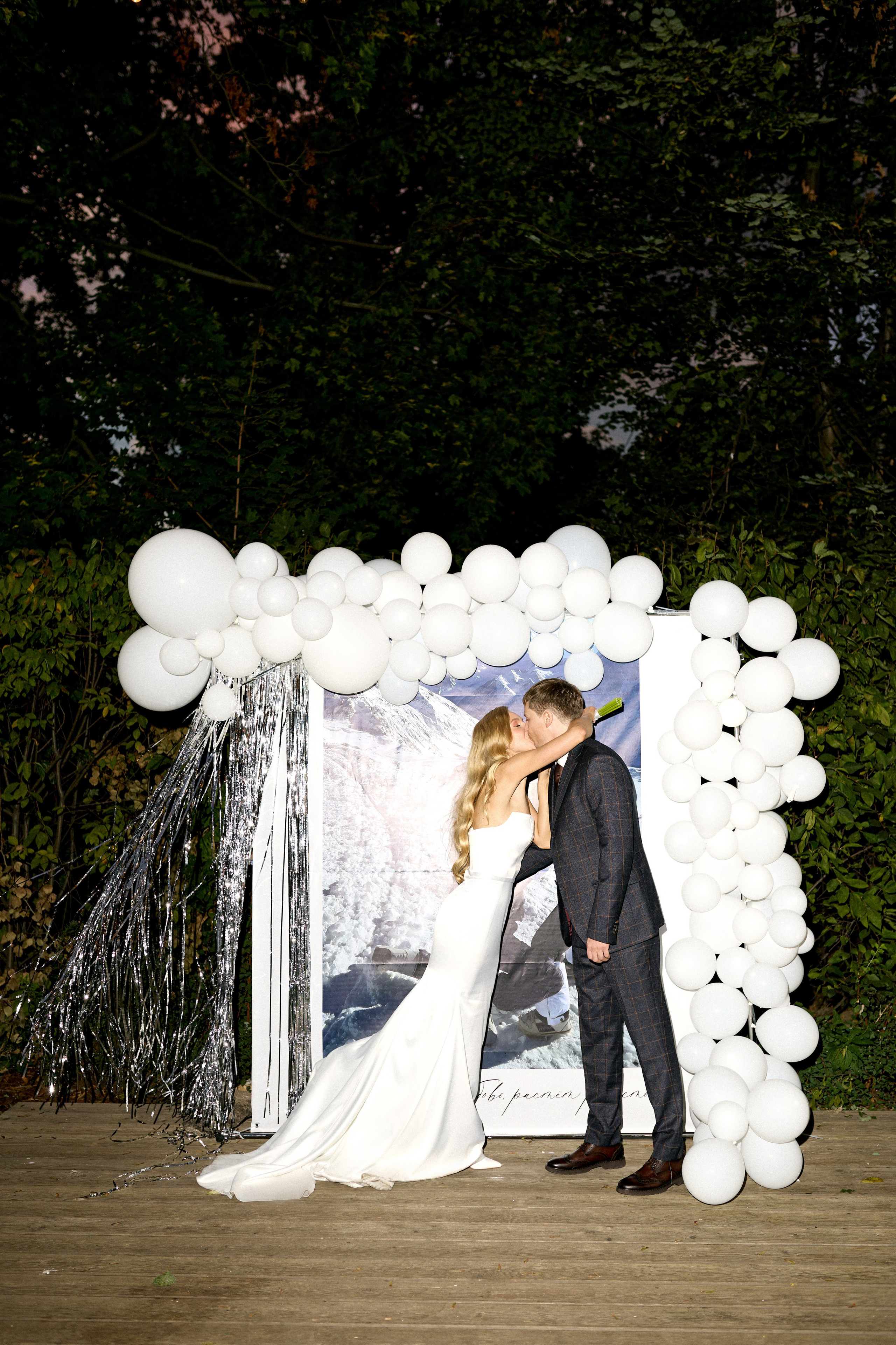 Свадебная фотосессия в Дворце Бракосочетания № 1. Сестры Карабаза. Фотографы и ретушеры в Москве и Санкт-Петербурге