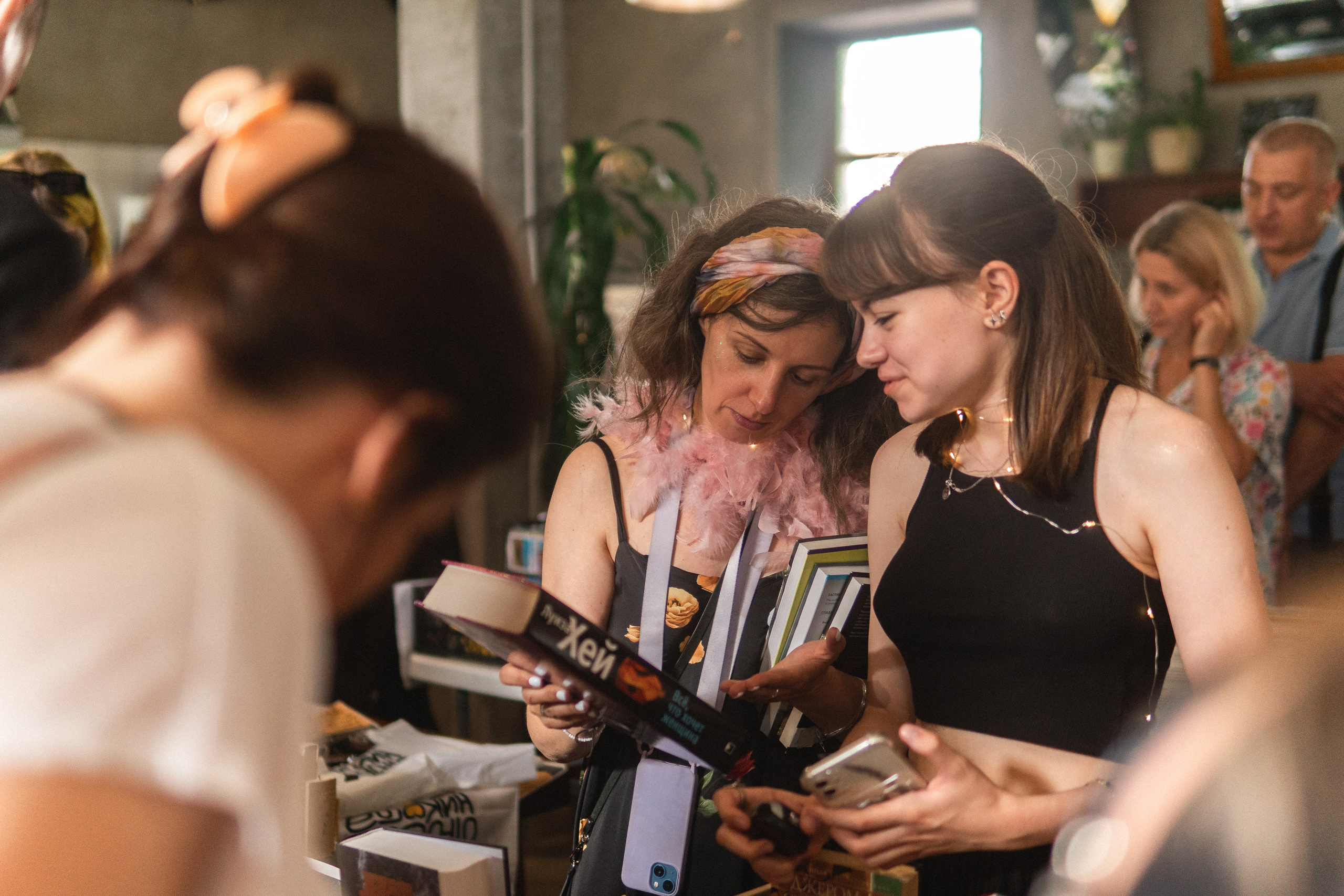 Благотворительный книжный маркет «ФОНАРЬ». Портретный и репортажный фотограф в Воронеже: Анастасия Пузикова