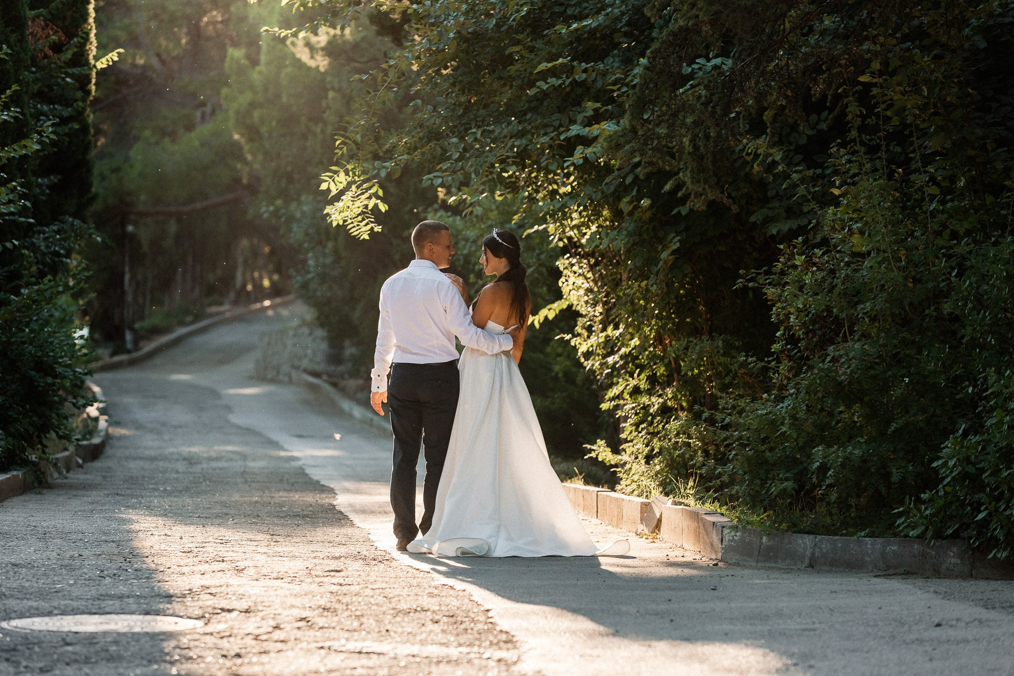 Николай и Юля — Свадебная фотосессия в Форосском парке. Свадебный фотограф, фотосъемка в Крыму, Севастополе, Симферополе, Ялте