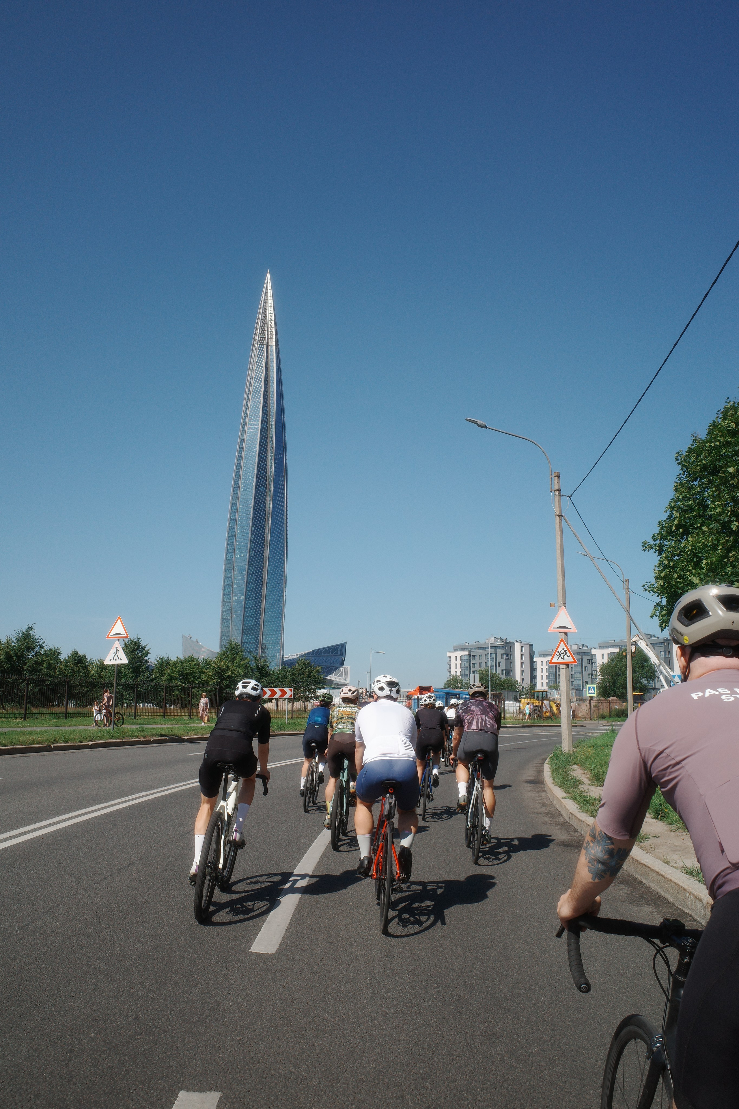 VELOCULT x LUXSHOSSE. Butorarock