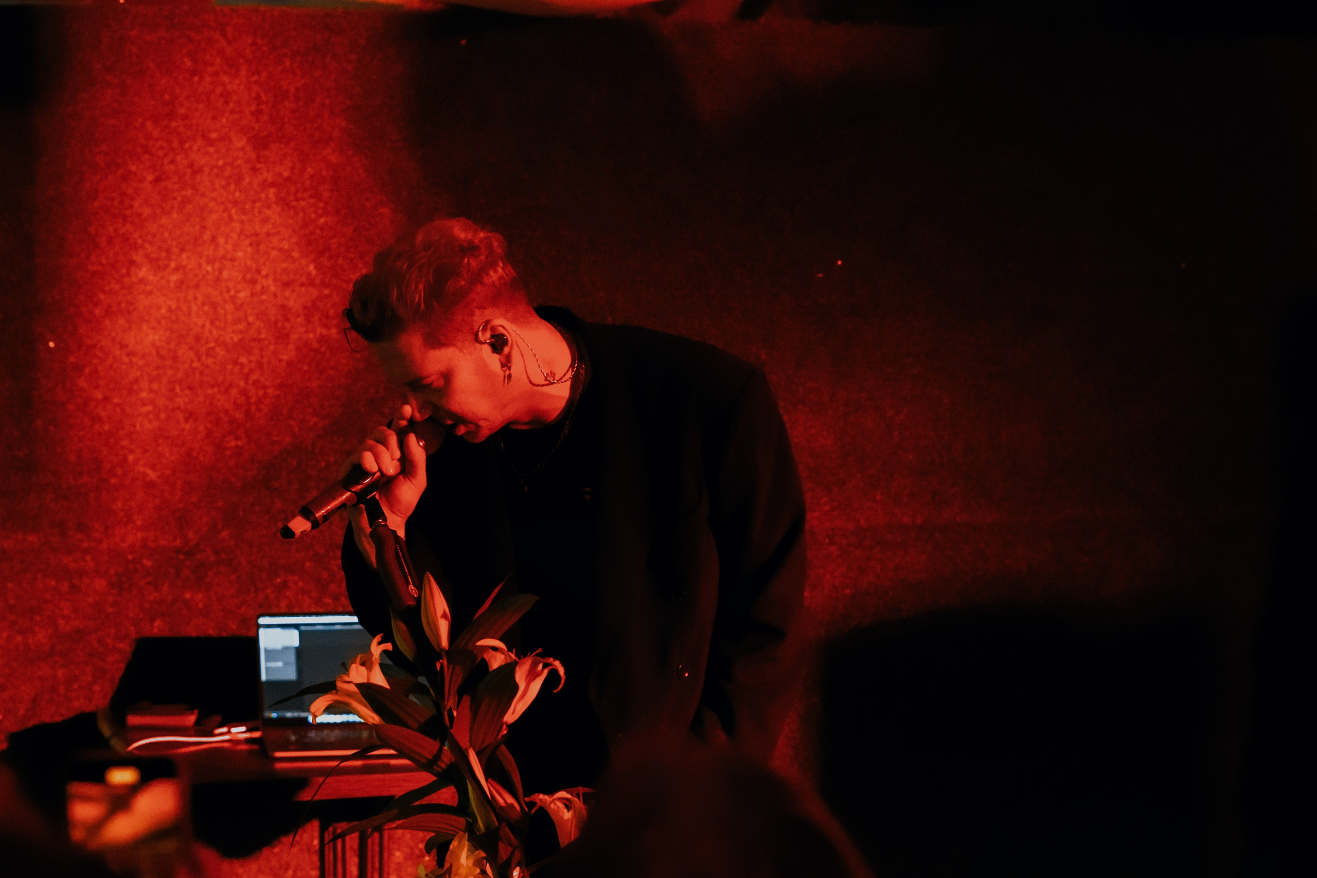 Playingtheangel. Уфа. Маленький зал, красный свет, мощный звук. Фотограф Гильмутдинов Руслан