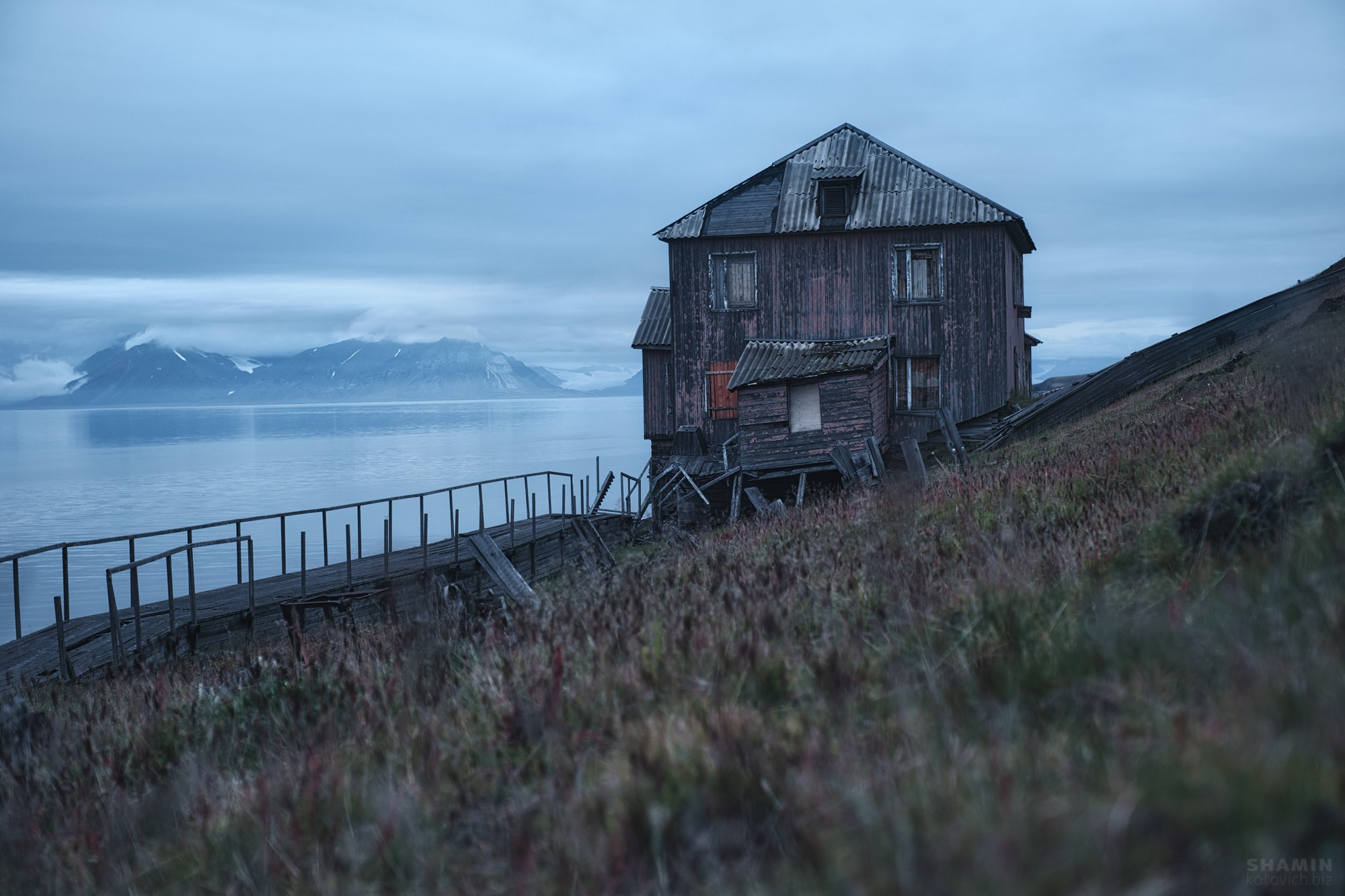 Пейзажи Шпицбергена и Арктики — горы, лед, море и северное небо в фотографиях Константина Шамина