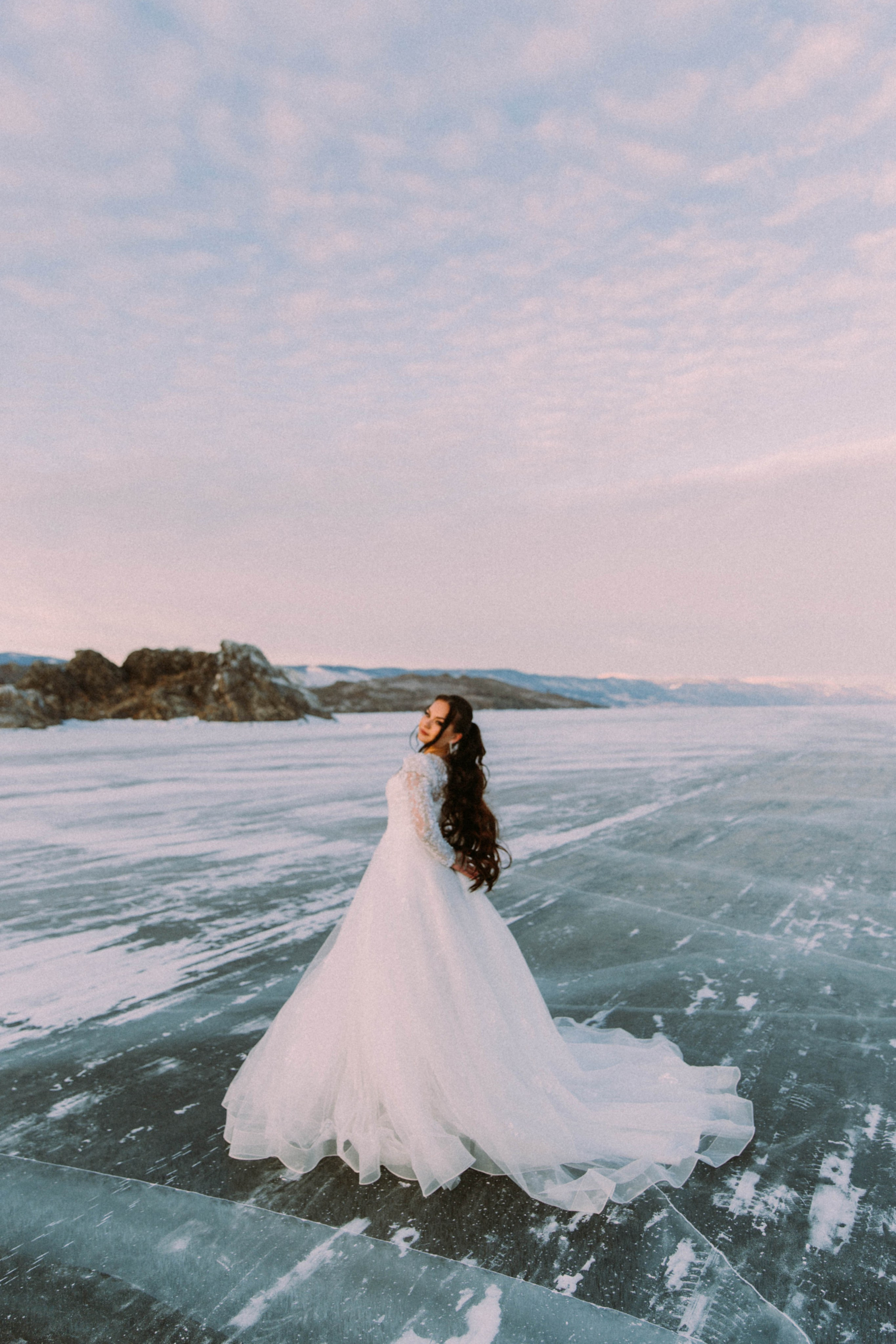 Свадебная зимняя съемка на Байкале. Главная