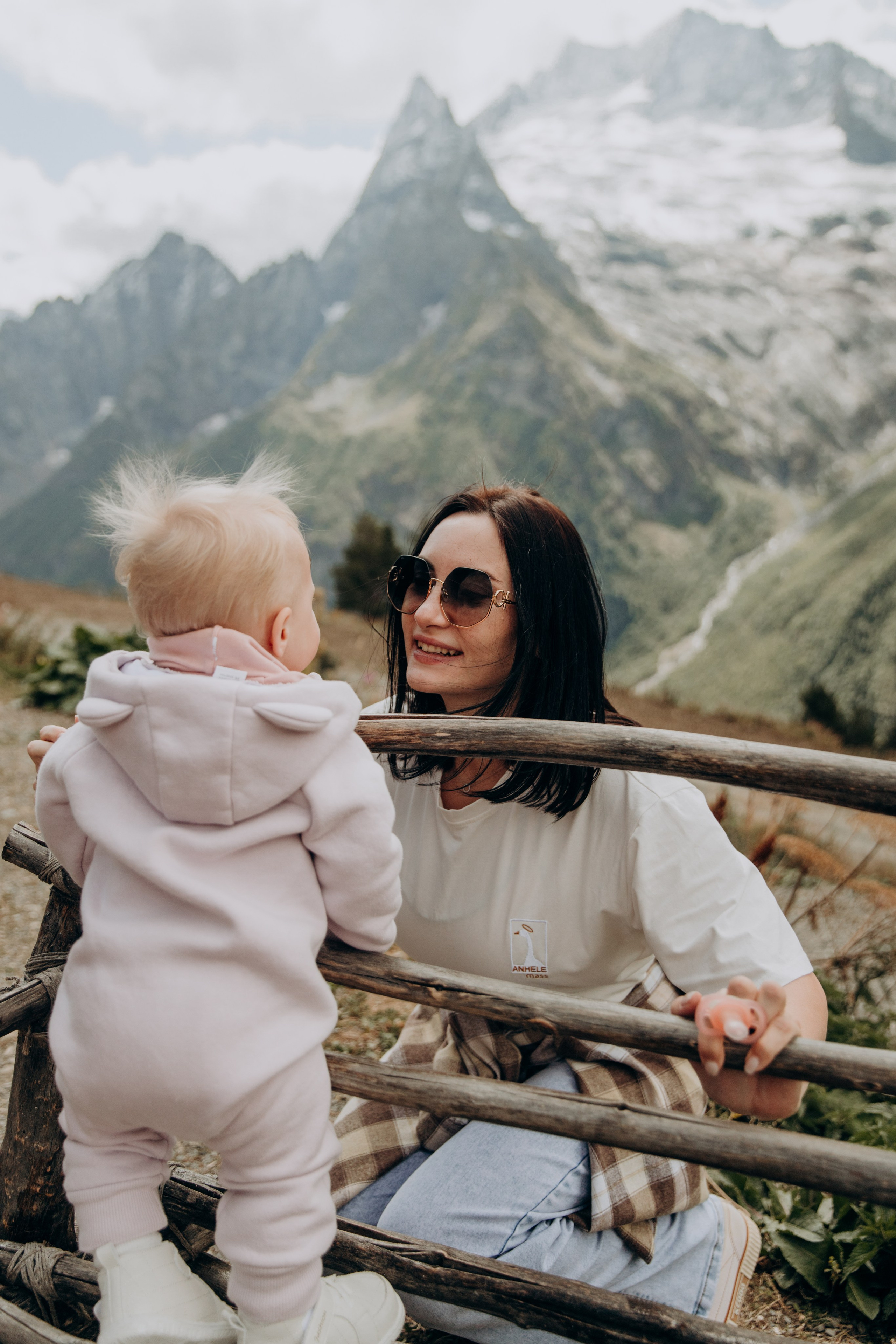 Юля с семьей, Домбай. Портфолио