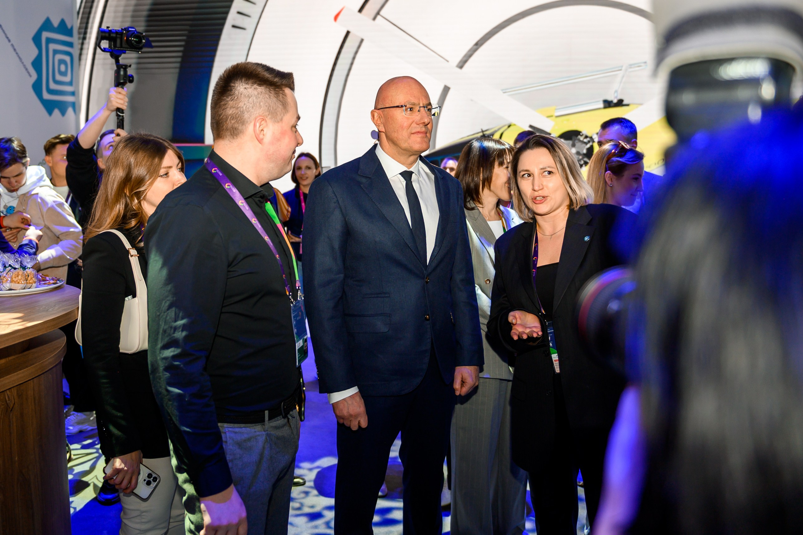 Всемирный фестиваль молодежи 2024. Свадебный и семейный фотограф София Невская