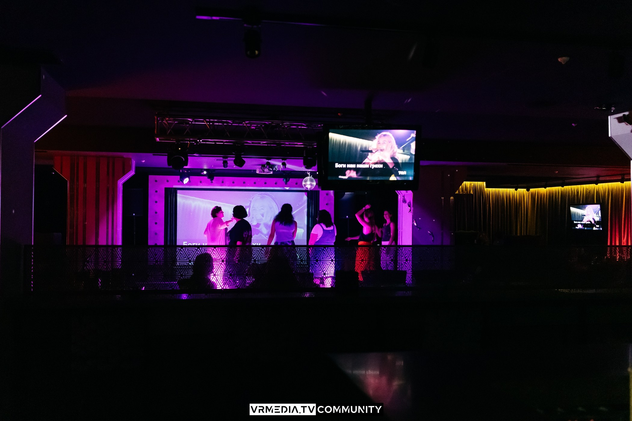 Караоке-бар «Volna»: Золотые 2000-е