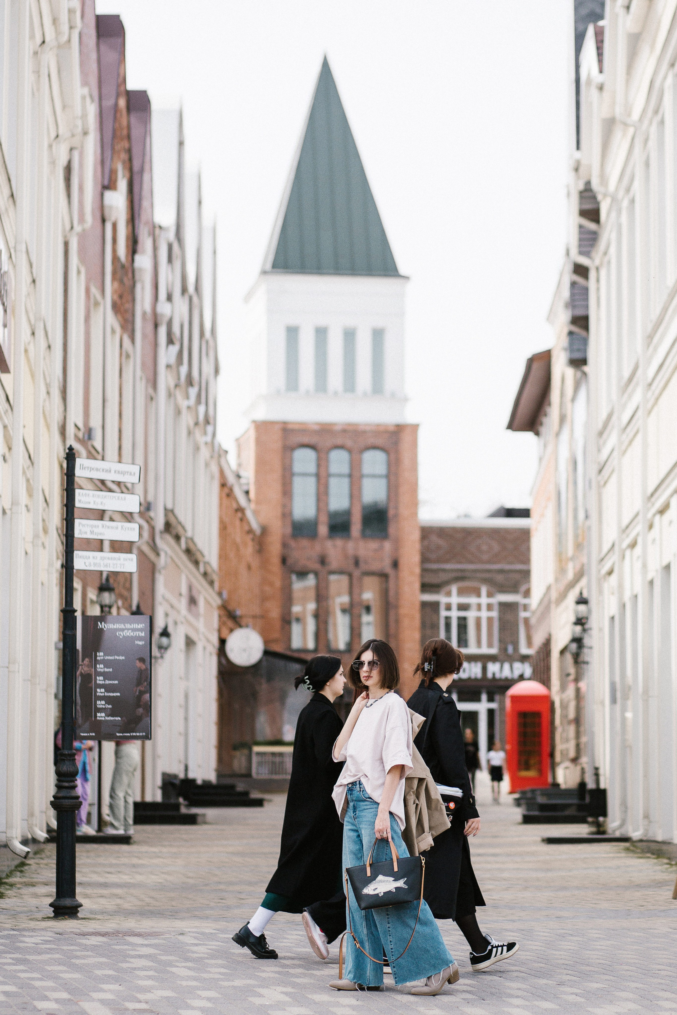 Загадочный Шарм Таганрога: Саша в Объективе на Улице Петровской. Свадебный и семейный фотограф в Таганроге Бакарюк Антон