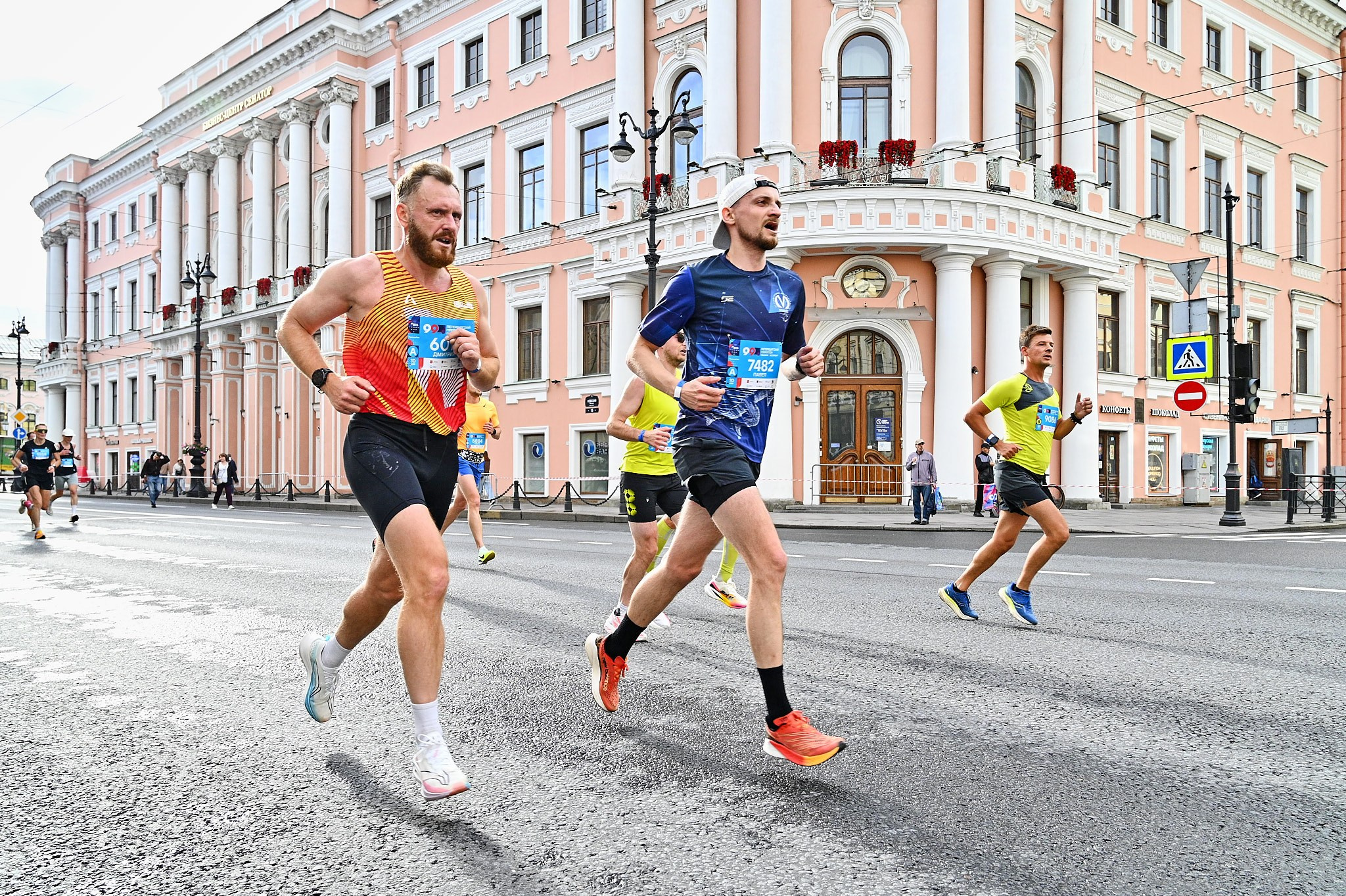 Один день из жизни спортивного фотографа: как я снимал 99-й Петербургский марафон 📸🏃‍♂️