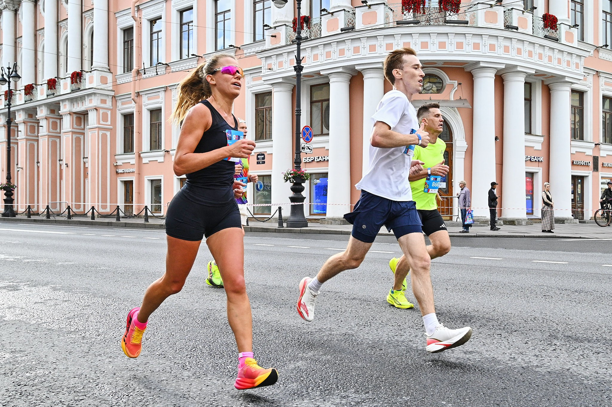 Один день из жизни спортивного фотографа: как я снимал 99-й Петербургский марафон 📸🏃‍♂️