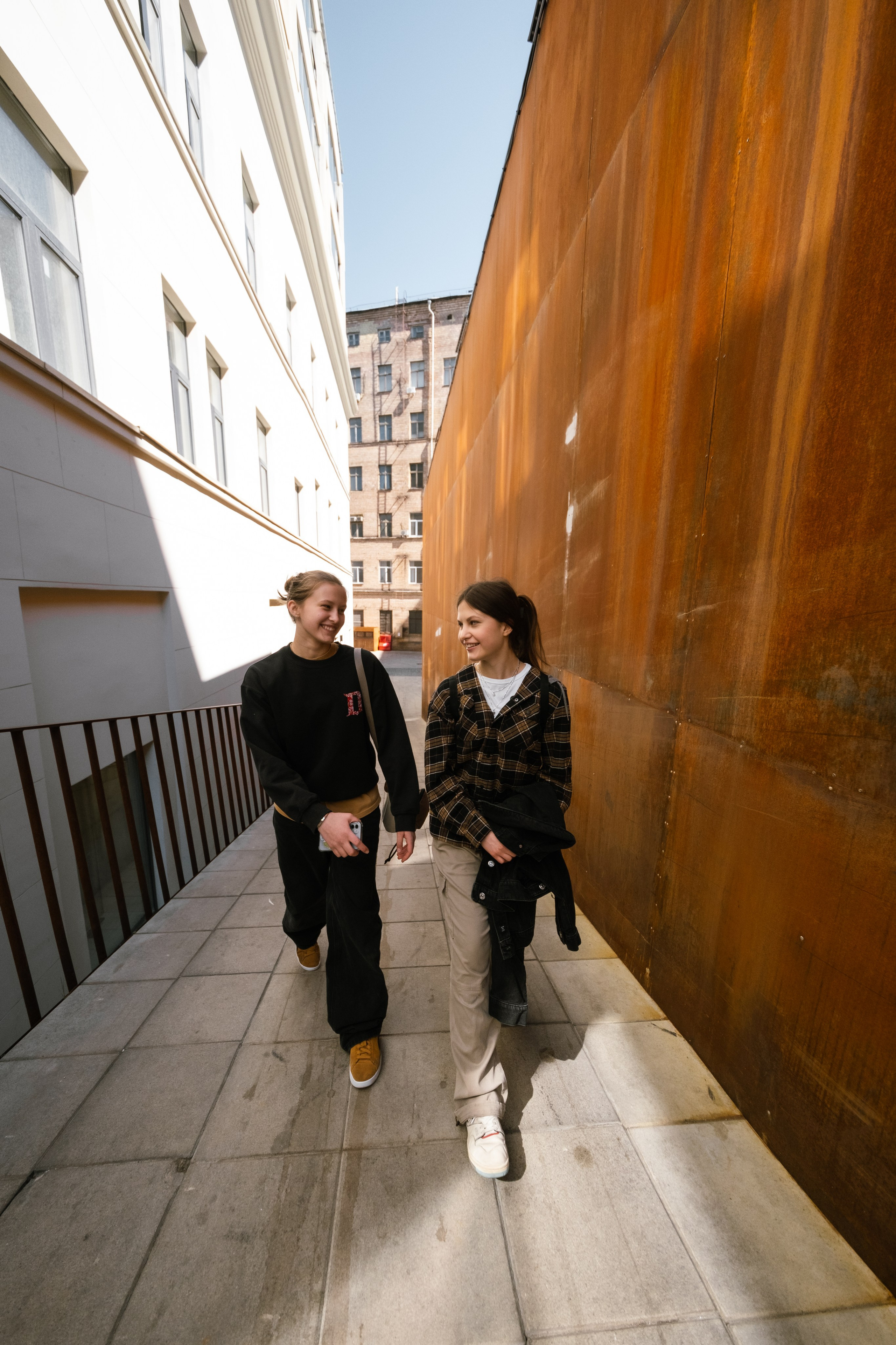 QSC 24. LIYALEE PHOTO