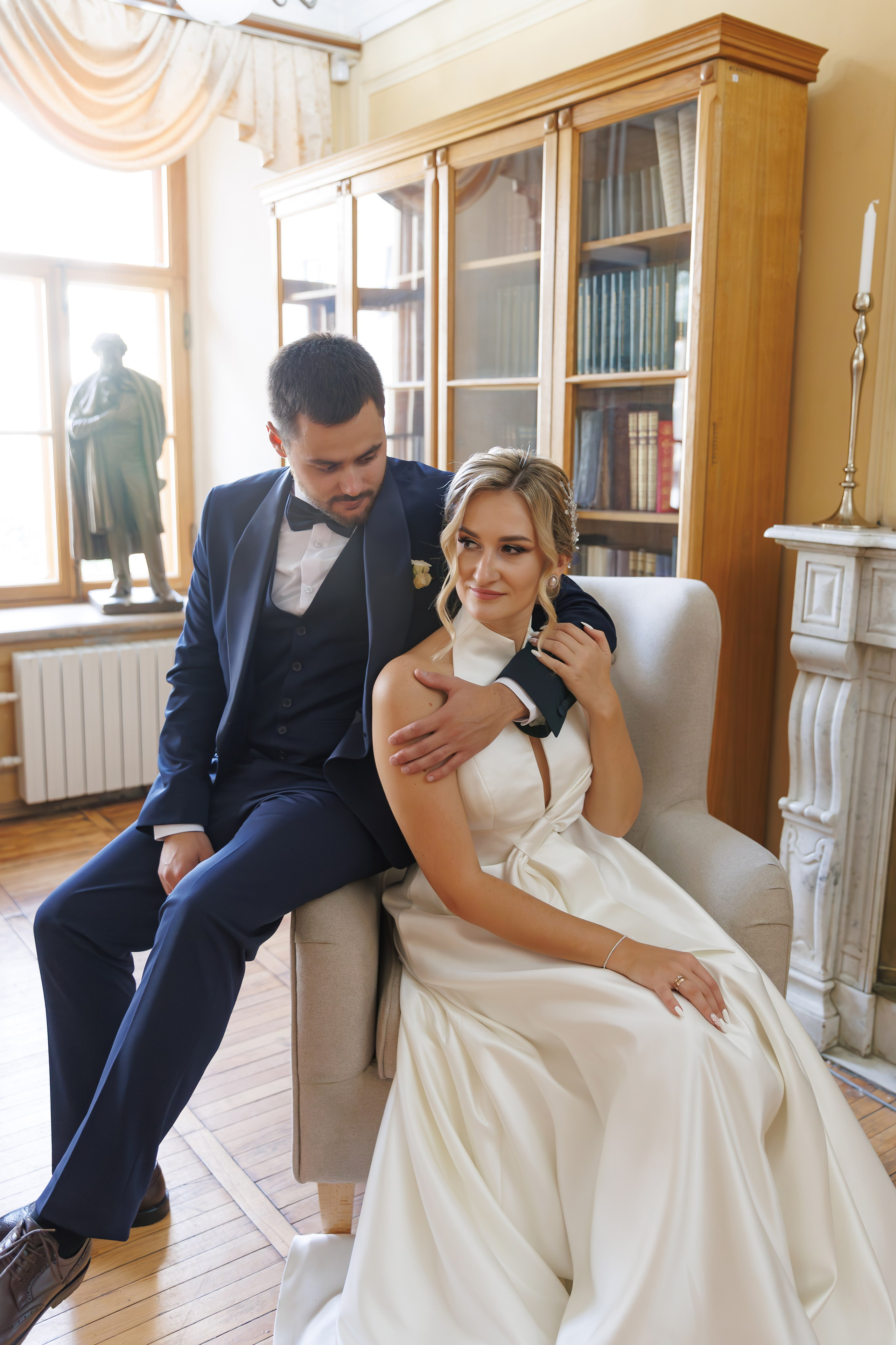 Свадебная фотосессия в библиотеке-читальне им А. С. Пушкина. Свадебный фотограф Москва и МО Сергей Киржаев