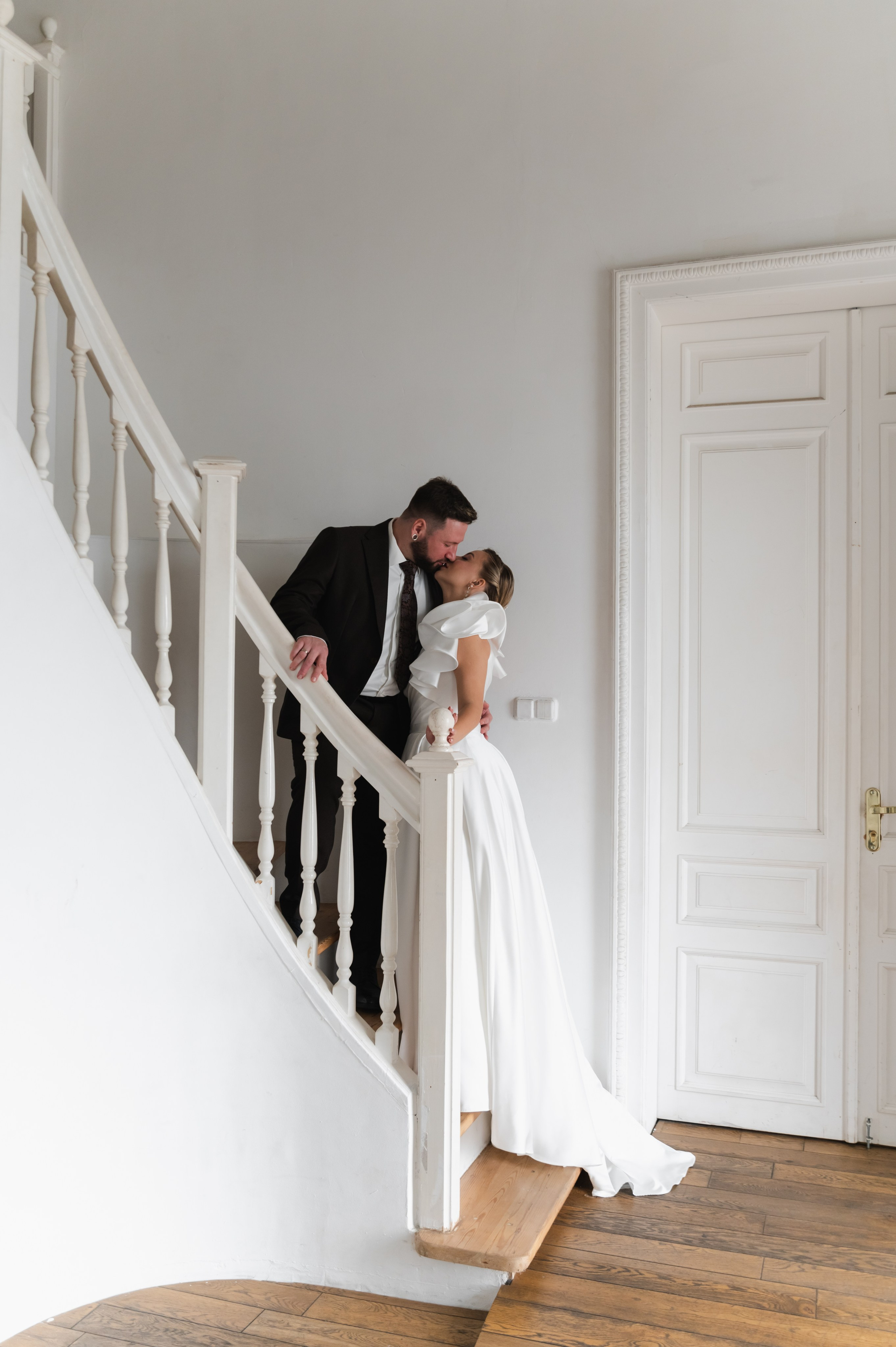 Свадебная фотосессия в фотостудии с видом на Петербург. Портретный и репортажный фотограф в Санкт-Петербурге | Валерия Кайряк