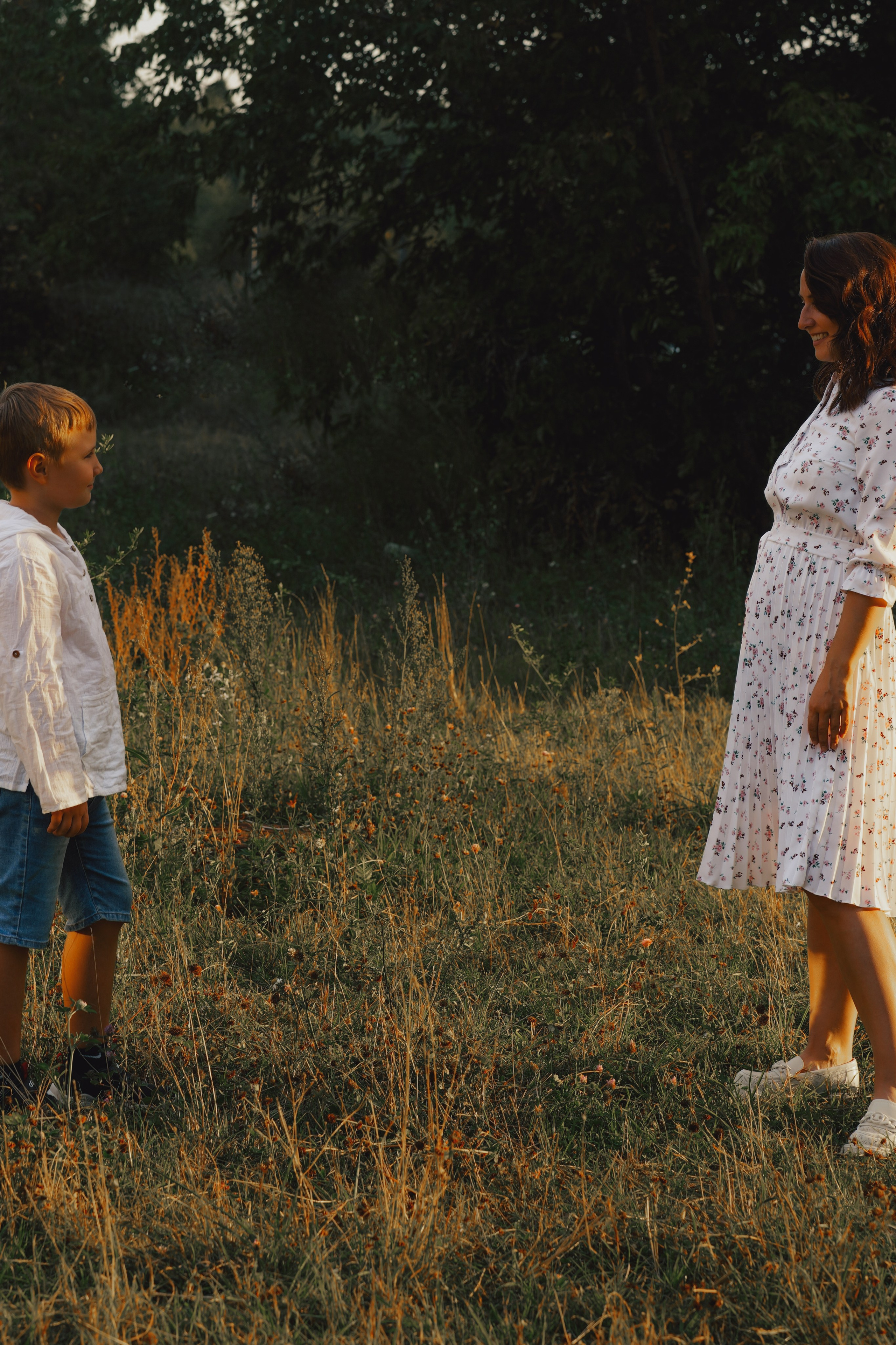 У дома. Фотограф Мария Зайчик