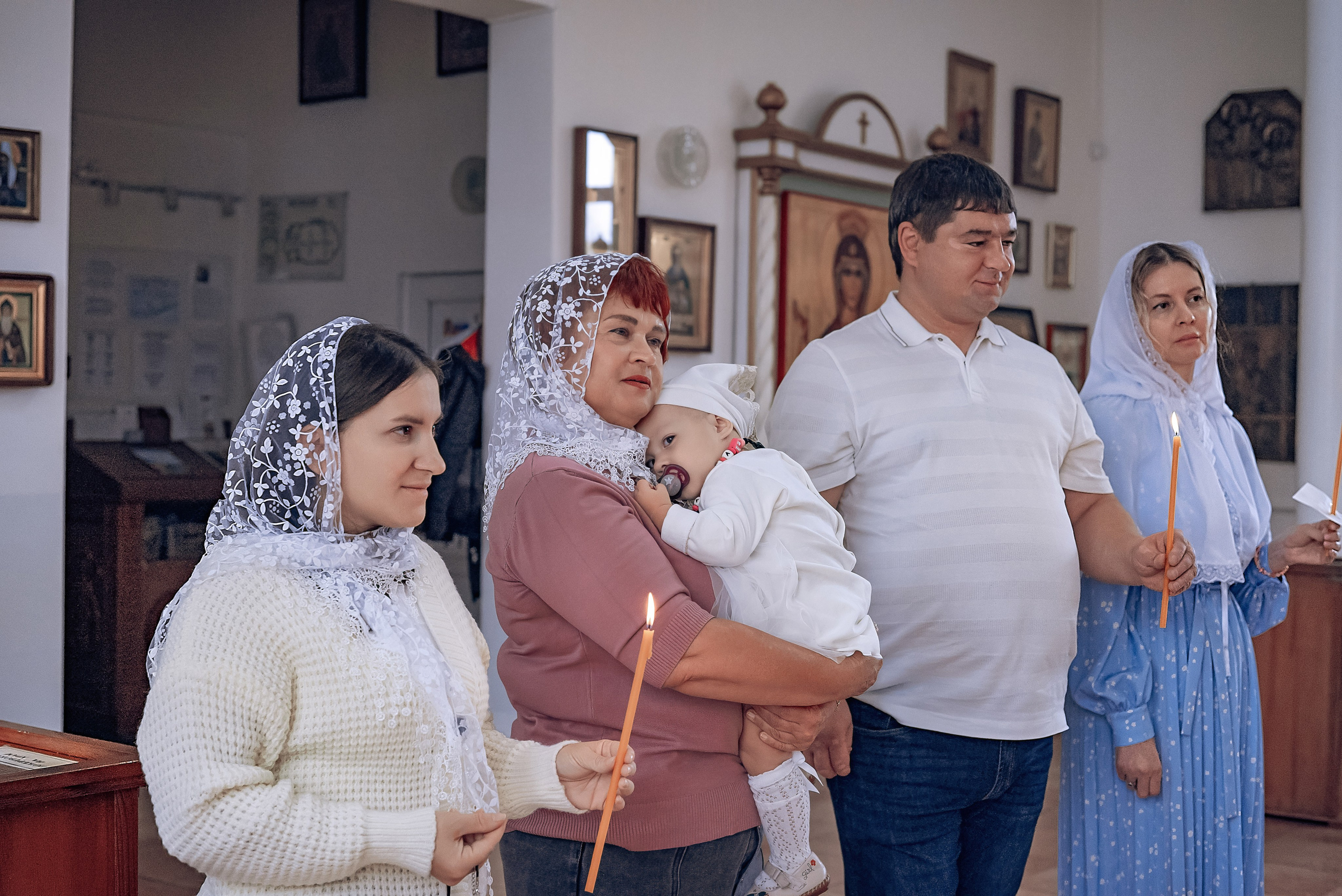 Крещение Алины в Трехсвятительской церкви Красноярск. Фотографы крещения/венчания  Красноярск Татьяна и Вячеслав Переваловы