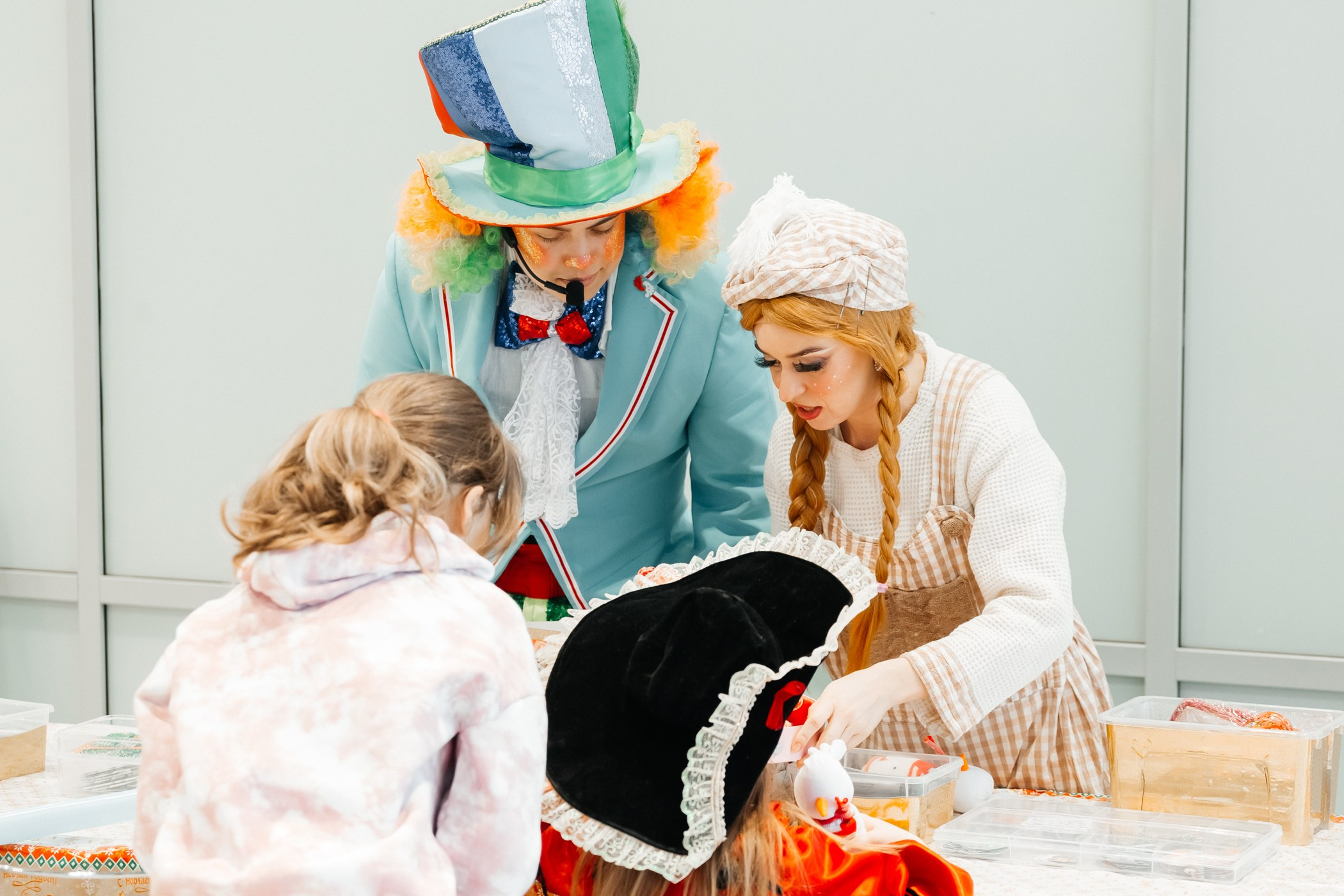 Детский мастер-класс в «Картель Авто» — «Студия чудес Алиса». Фотограф Кемерово | Сергей