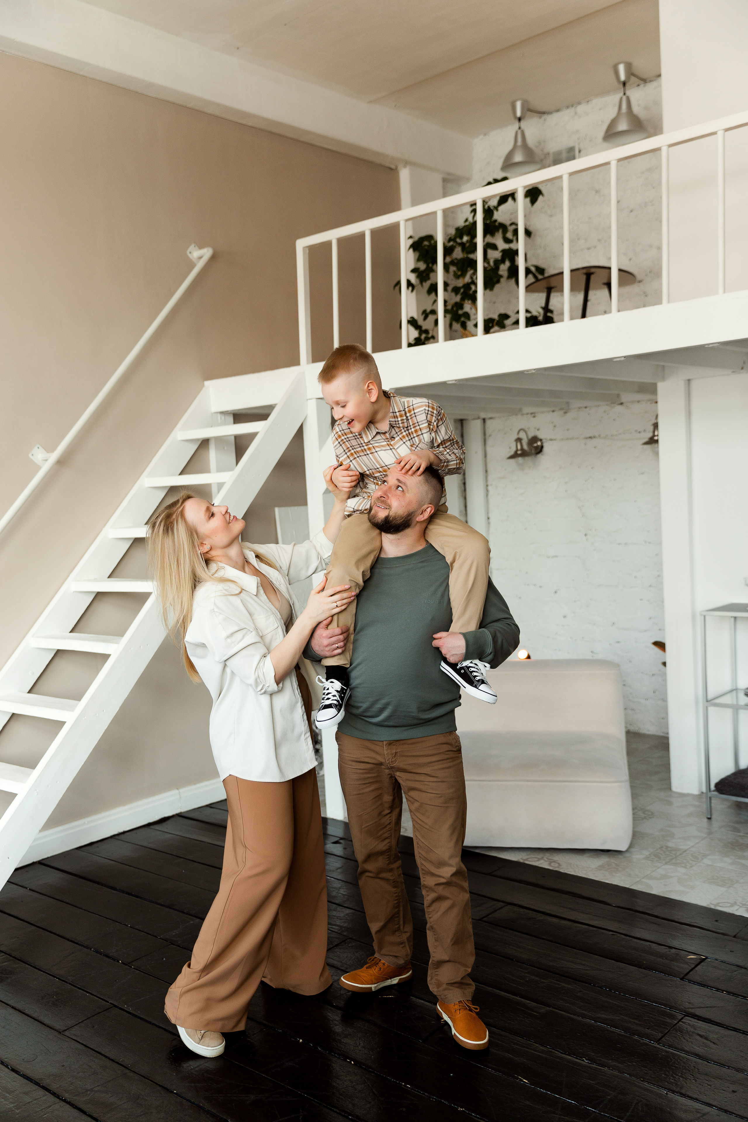 Семейная съемка с студии White Garden. Семейный фотограф в Екатеринбурге Маргарита Курносова