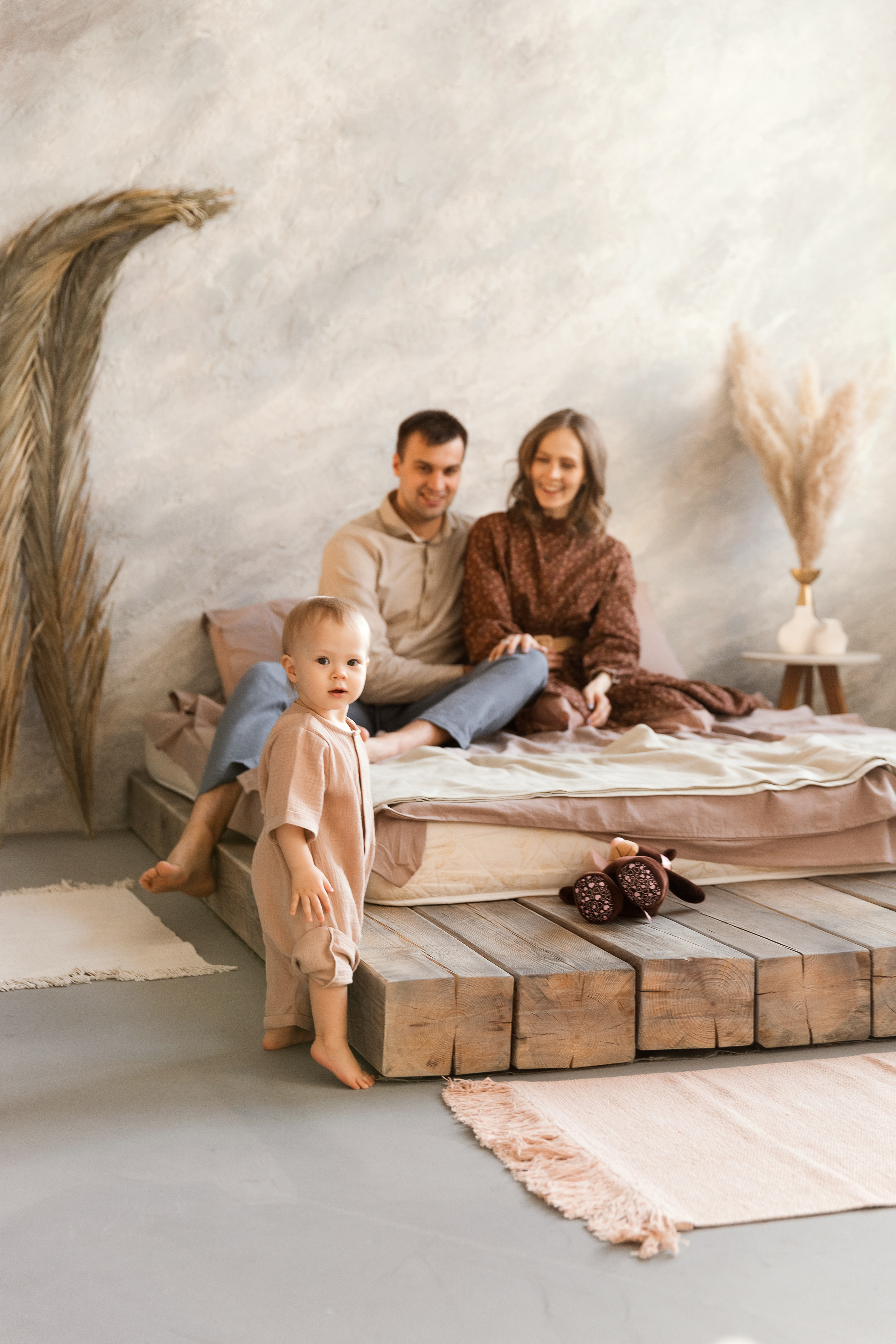 Семейная съемка в зале Enigmatic. Семейный фотограф в Екатеринбурге Маргарита Курносова