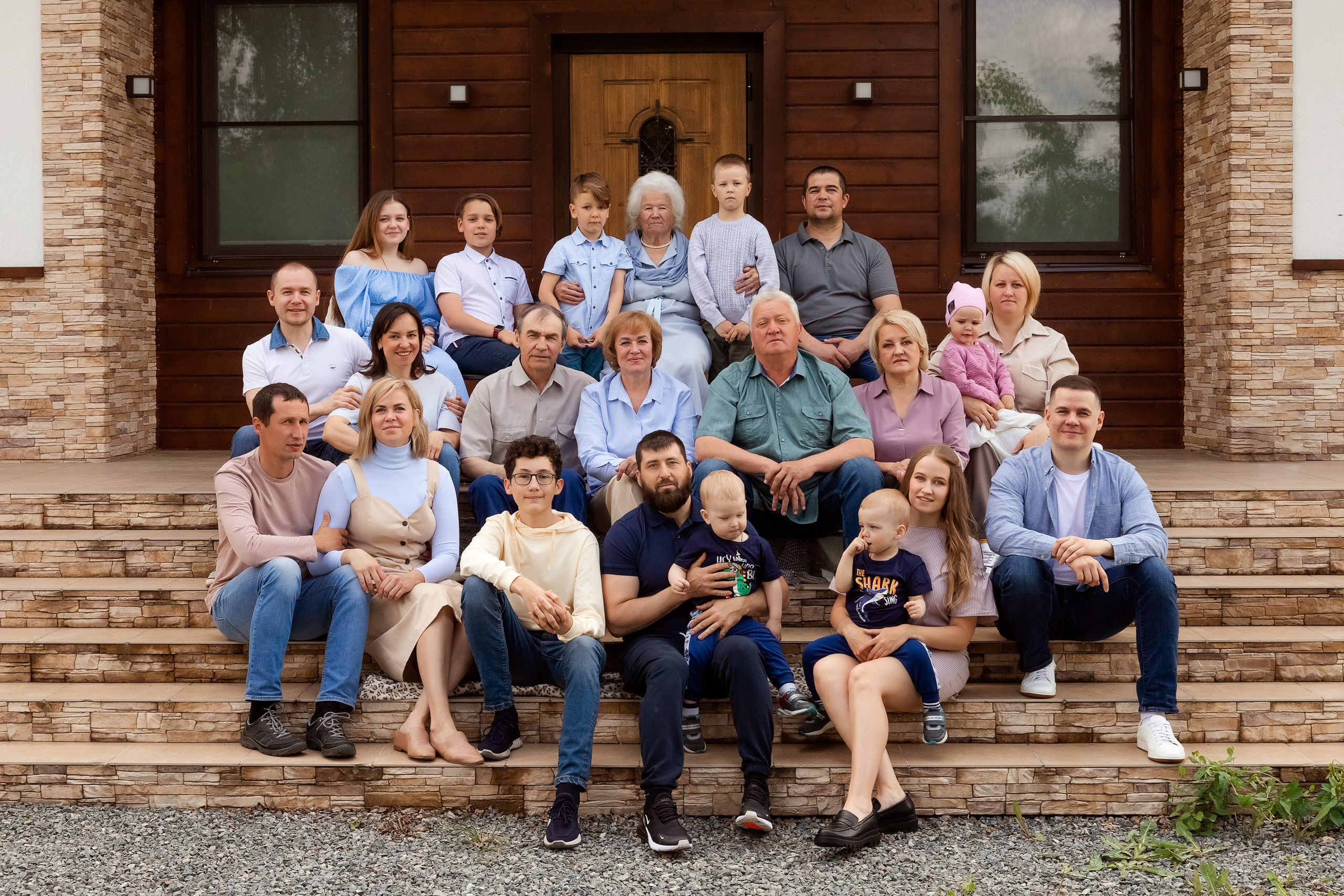 Съемка большой семьи на улице. Семейный фотограф в Екатеринбурге Маргарита Курносова