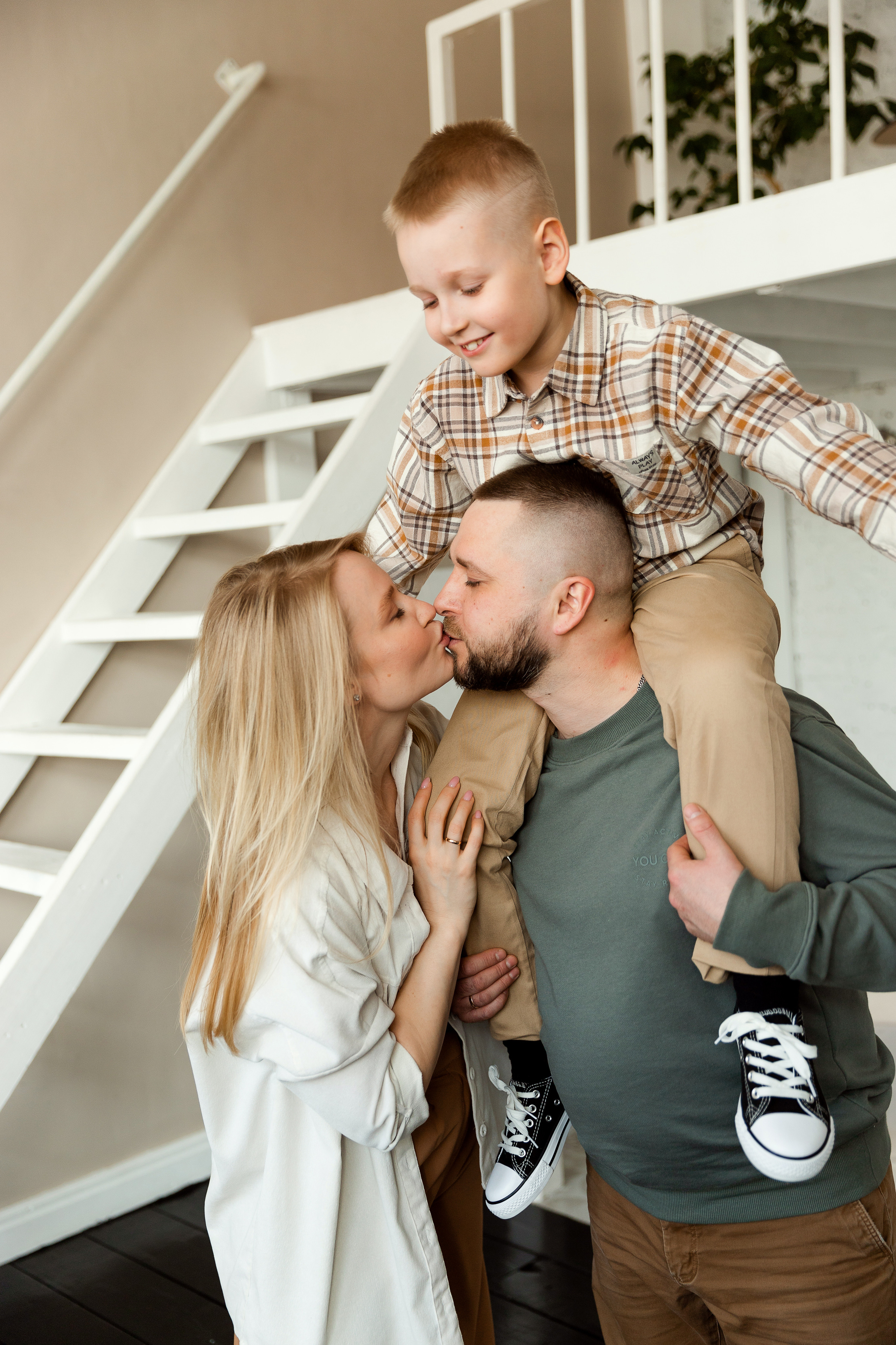 Семейная съемка с студии White Garden. Семейный фотограф в Екатеринбурге Маргарита Курносова