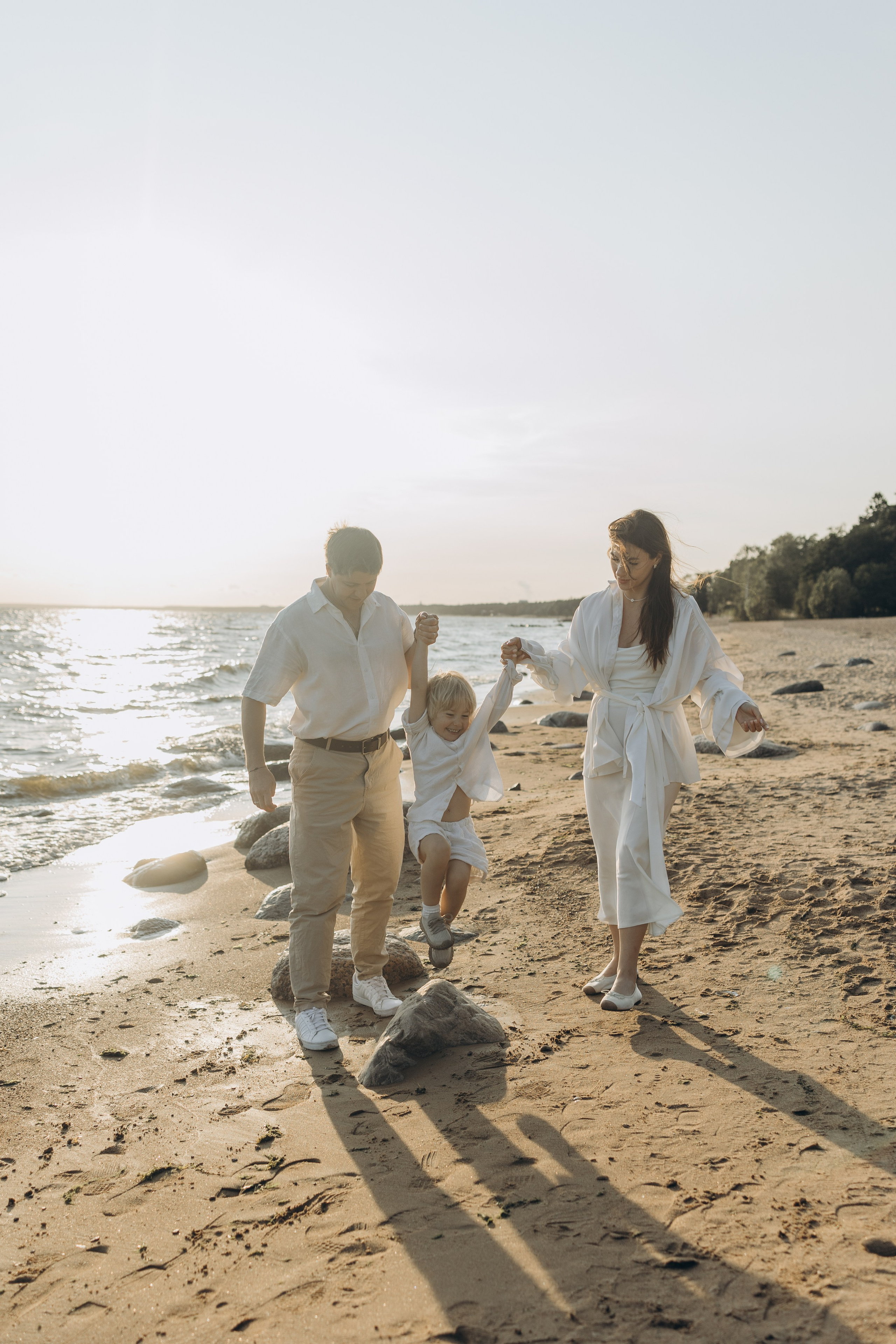 Эмилия, Дмитрий и Демид на Финском заливе. Семейный фотограф в Москве Виктория Ястребинская