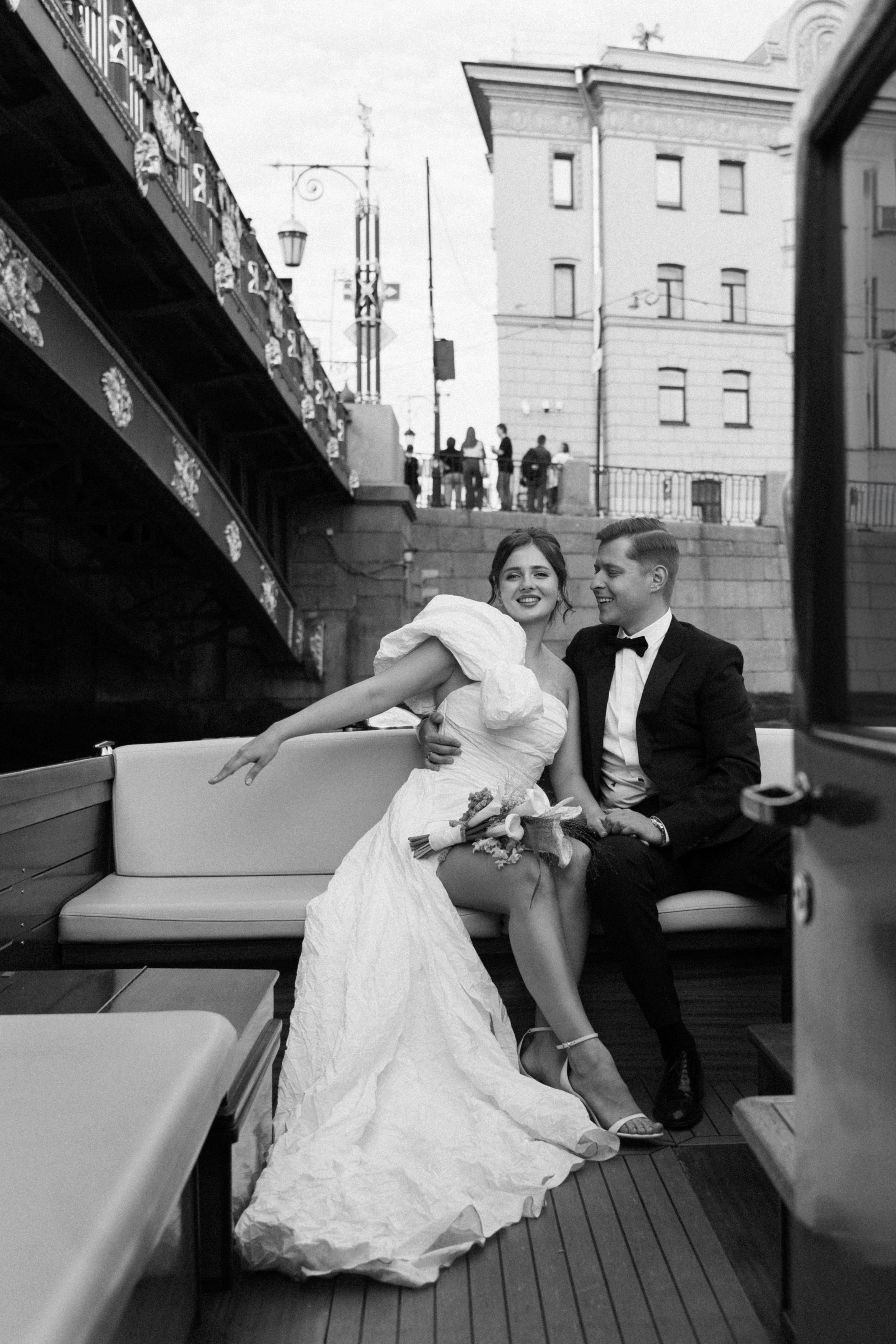 Настя и Лёша. Прогулка по Питеру. Катер. На цифру и плёнку. Свадебный фотограф Катерина Чулкова