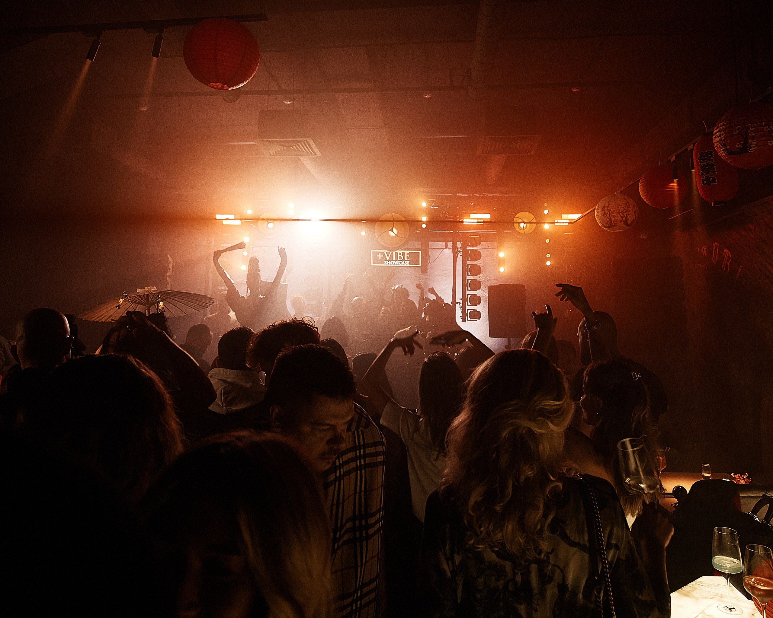 PLUS VIBE Party. Репортажный фотограф в Москве Дмитрий Масленников