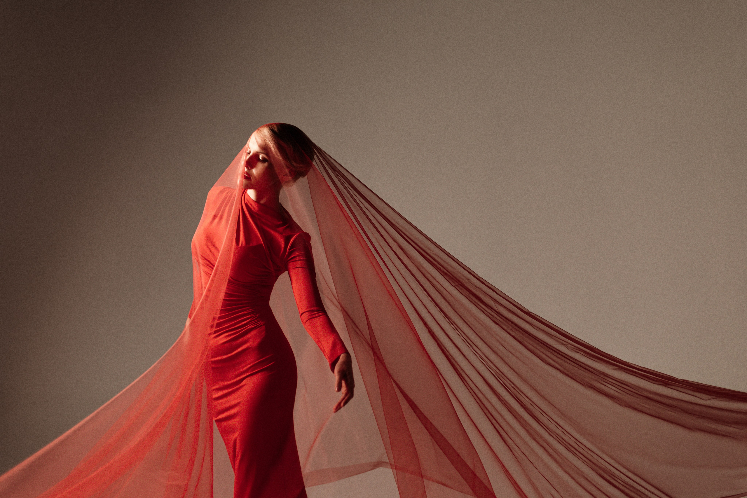 Цвет настроения — красный. Устинова Софья. Фотограф. Москва