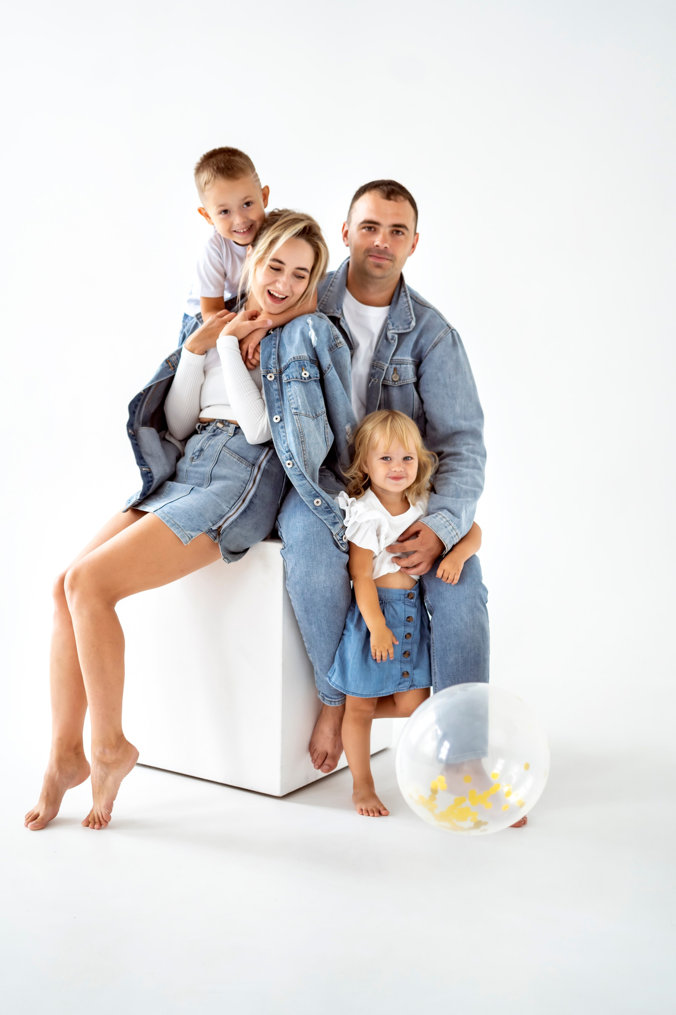 Семейная съёмка на циклораме. Семейный и детский фотограф в Хабаровске Анна Гриневич