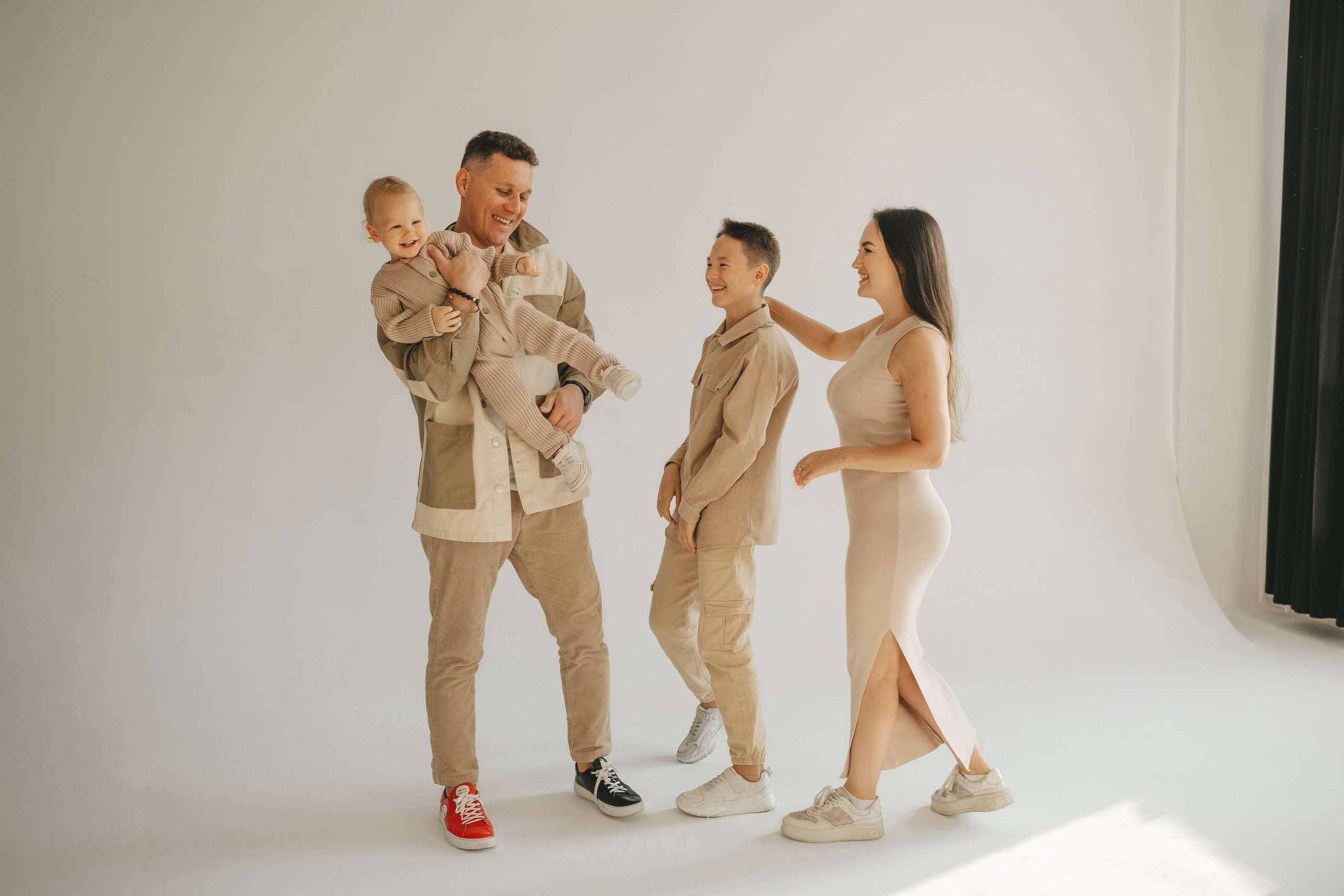 Семейная фотосессия в студии. Семейный и детский фотограф и видеограф в Москве, Дрокина Наталья