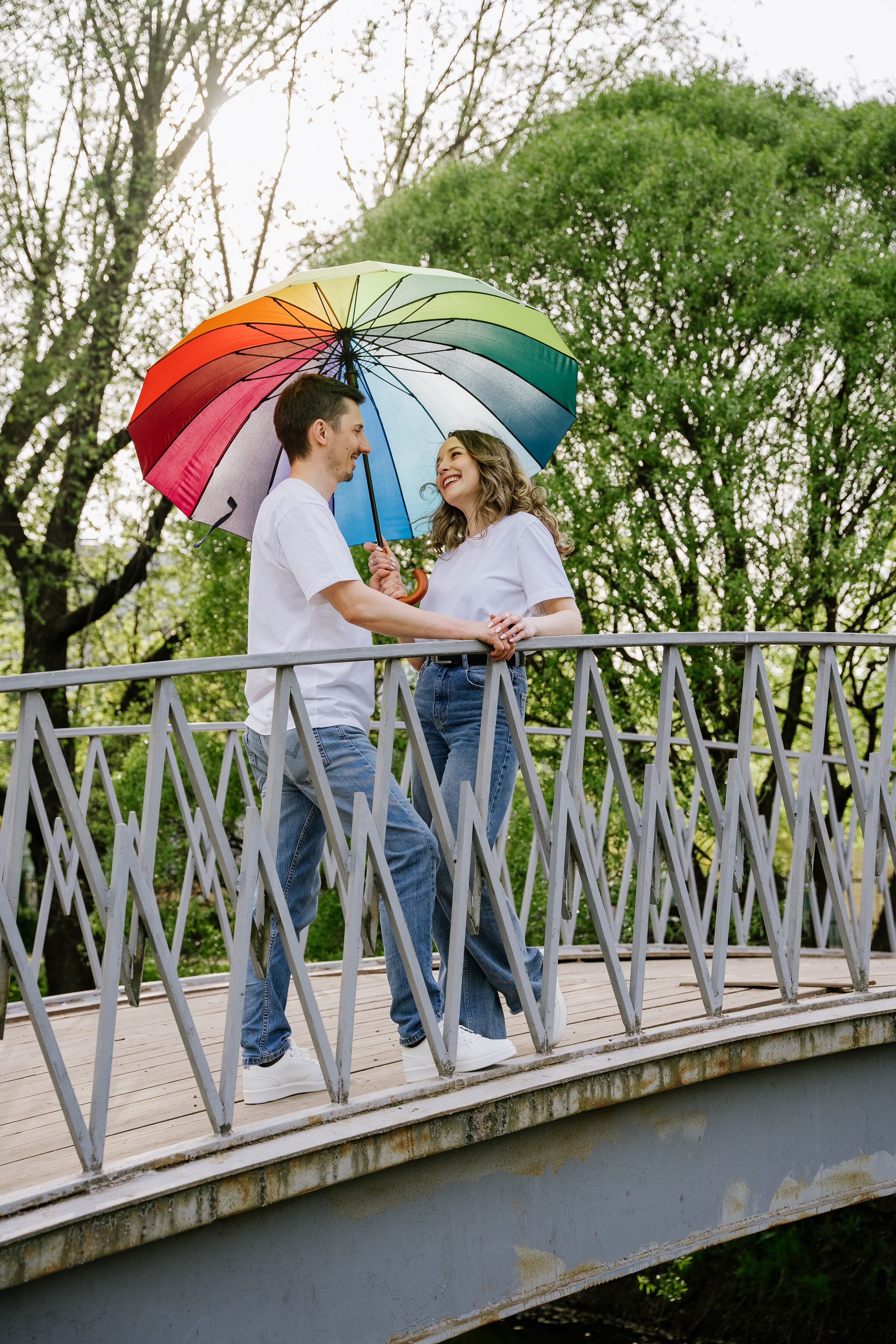 Под цветным зонтом