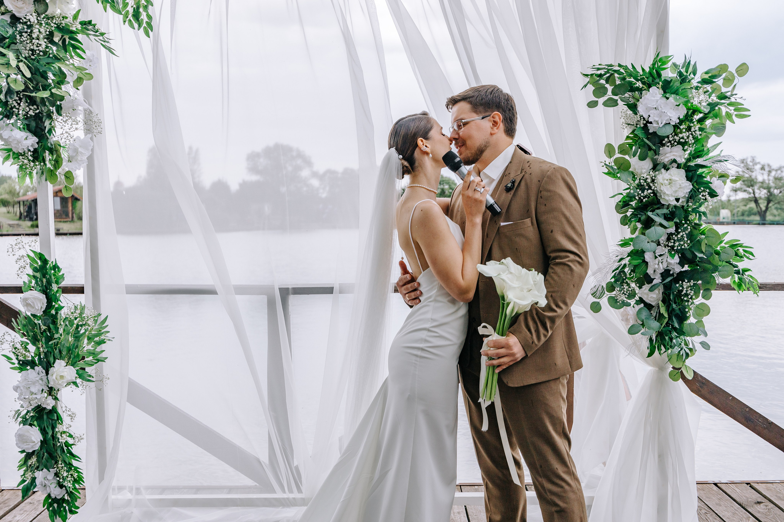 Белая арка. Александр Антонов. Профессиональный свадебный, репортажный фотограф в Москве, Подольске. Фото+Видео на любой праздник