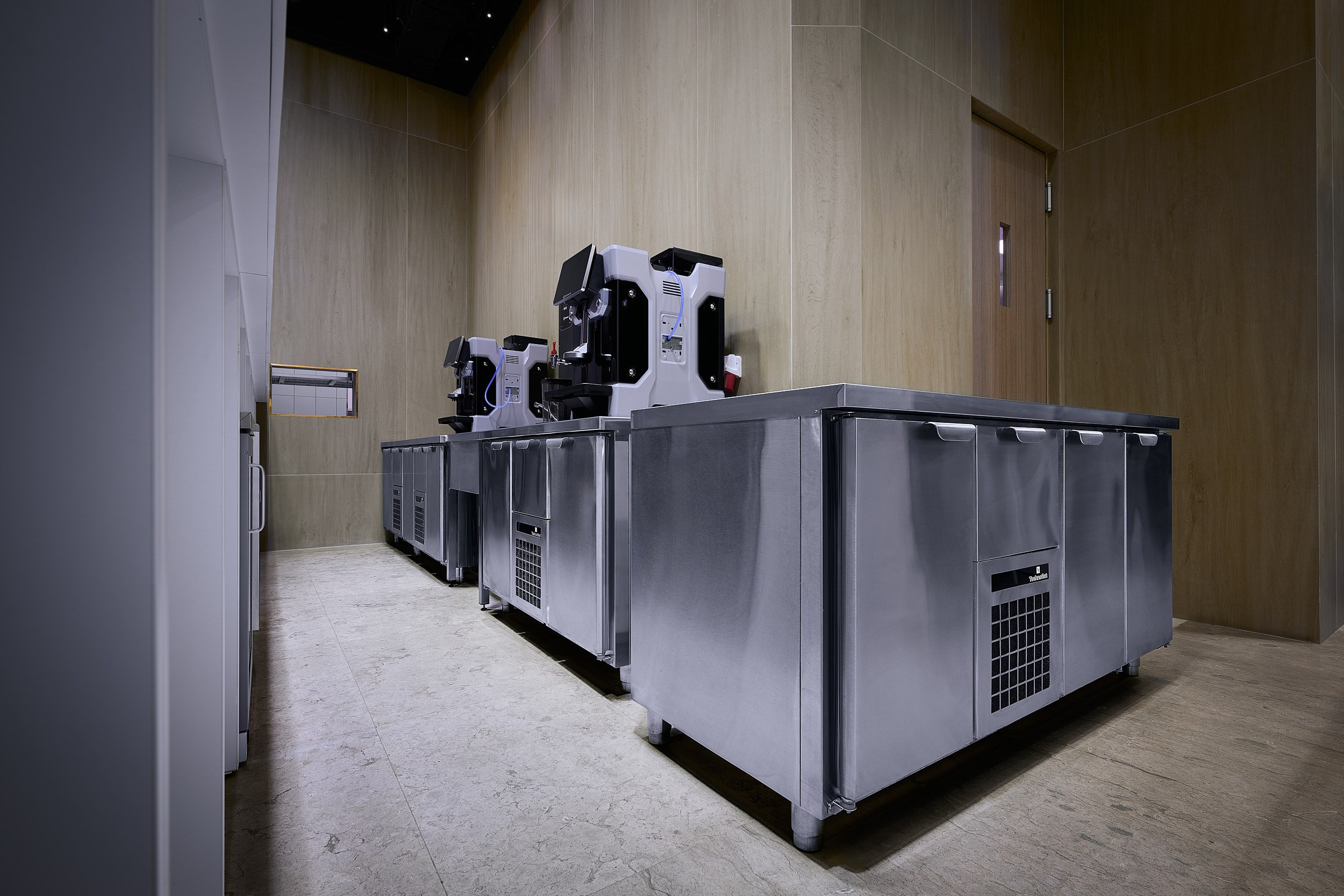 Предметная съёмка профессиональной кухни из нержавеющей стали. Предметный фотограф в Москве