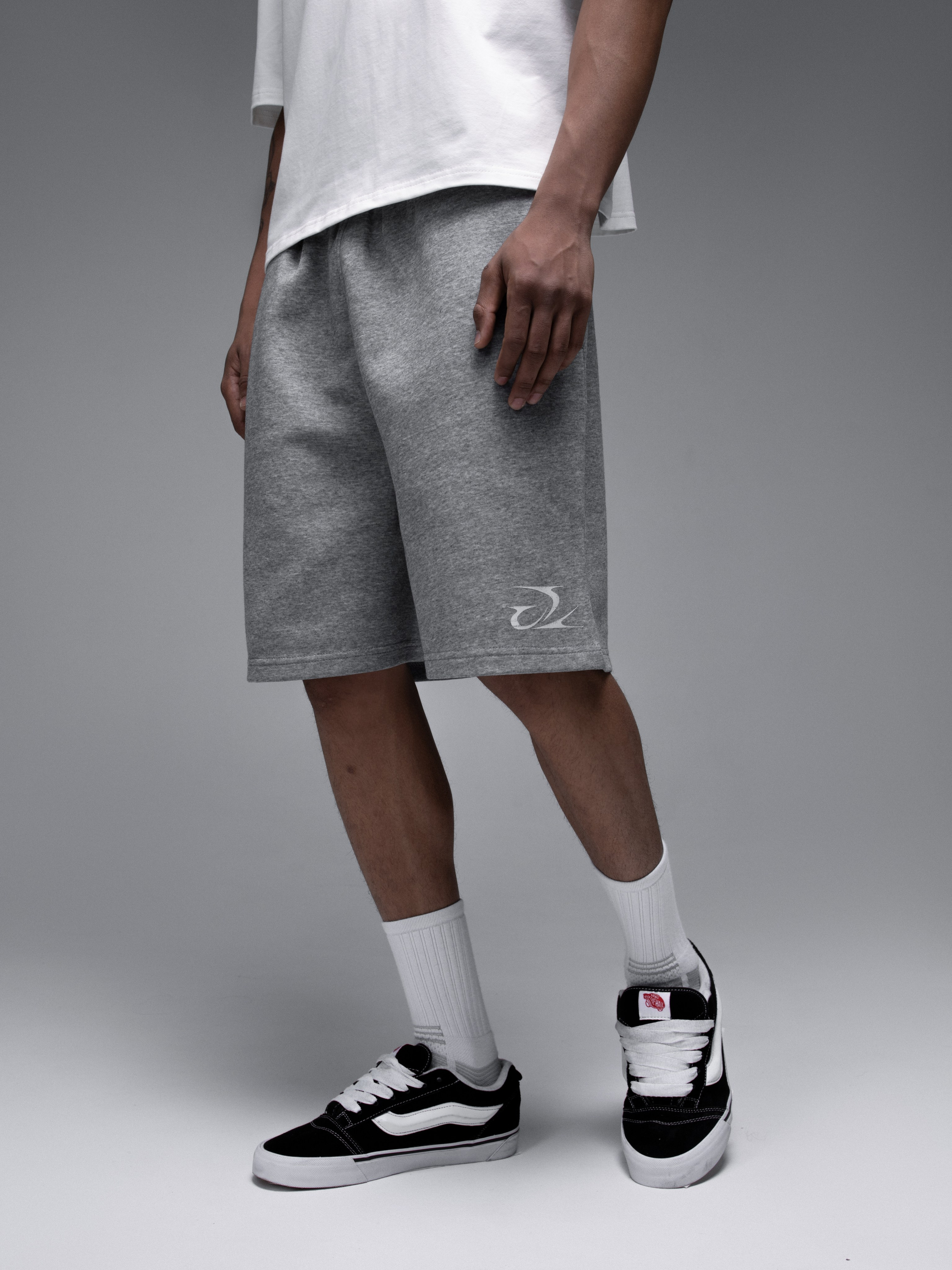 КАТАЛОГ | серый фон. RUNA production — стильные съемки для брендов