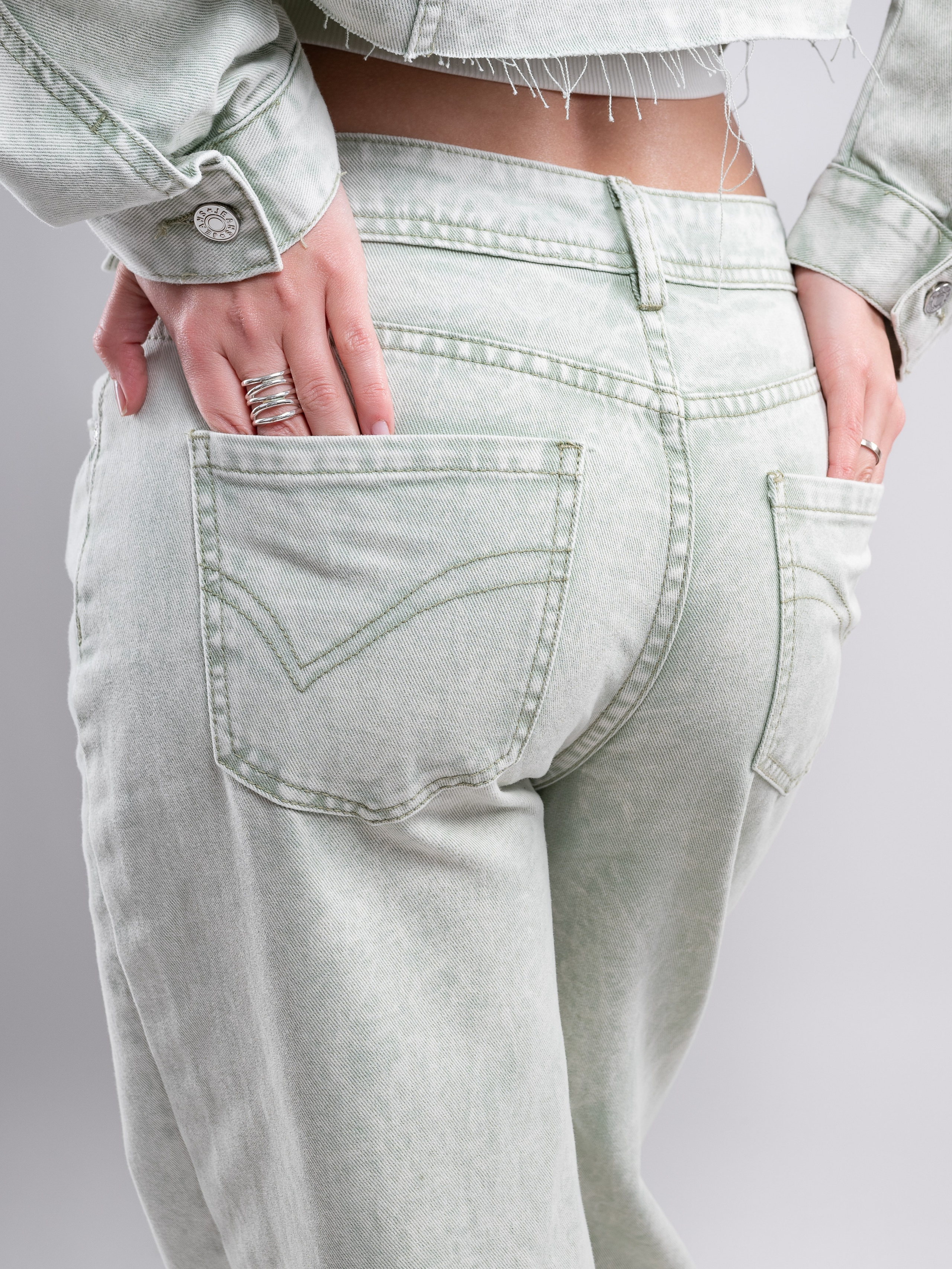 Джинсовые костюмы две модели. Предметный фотограф, фото для маркетплейсов Пятигорск, КМВ