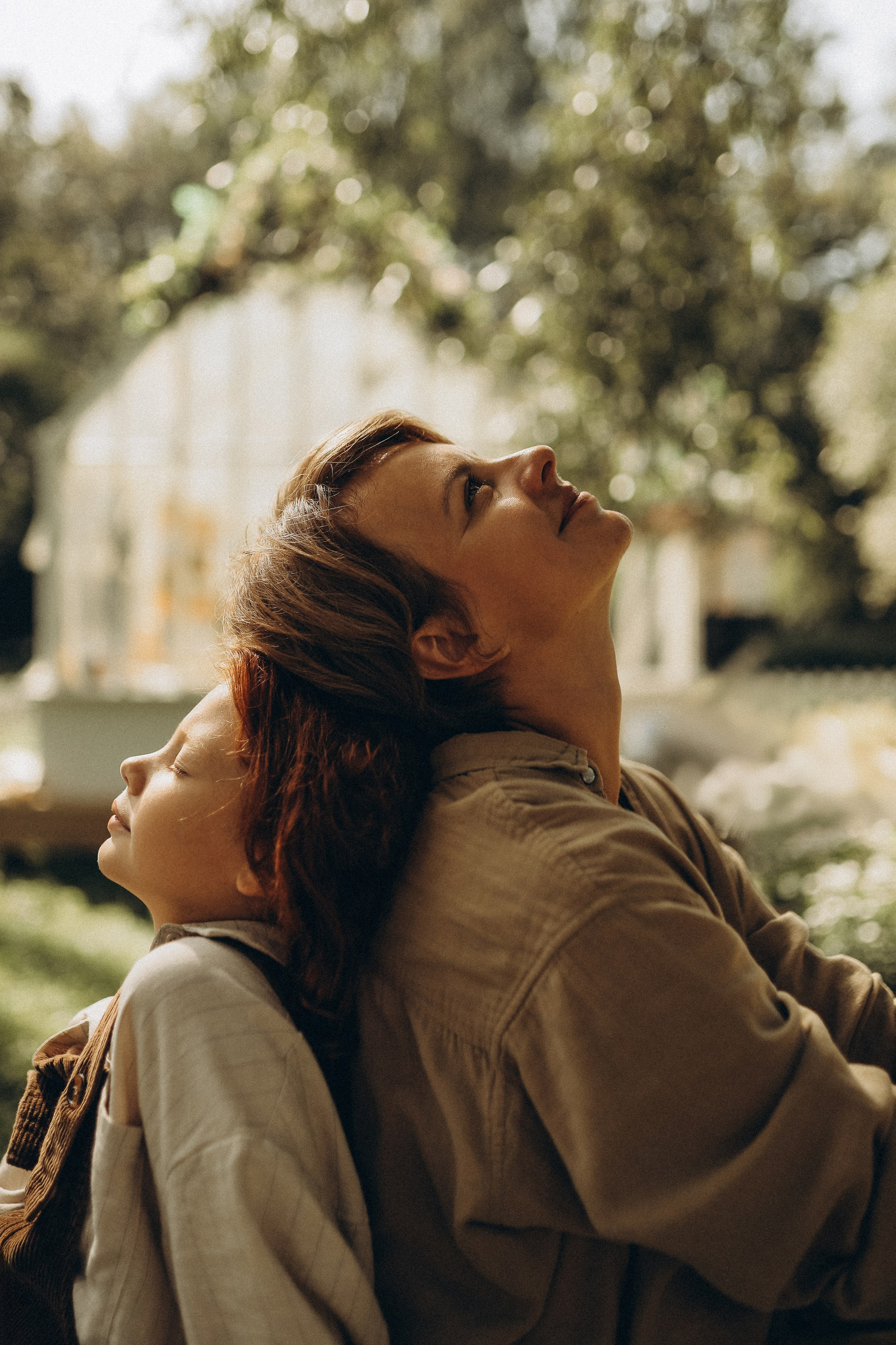 Дина и Миа в огороде. Семейный и детский фотограф в Москве Анастасия Меликова