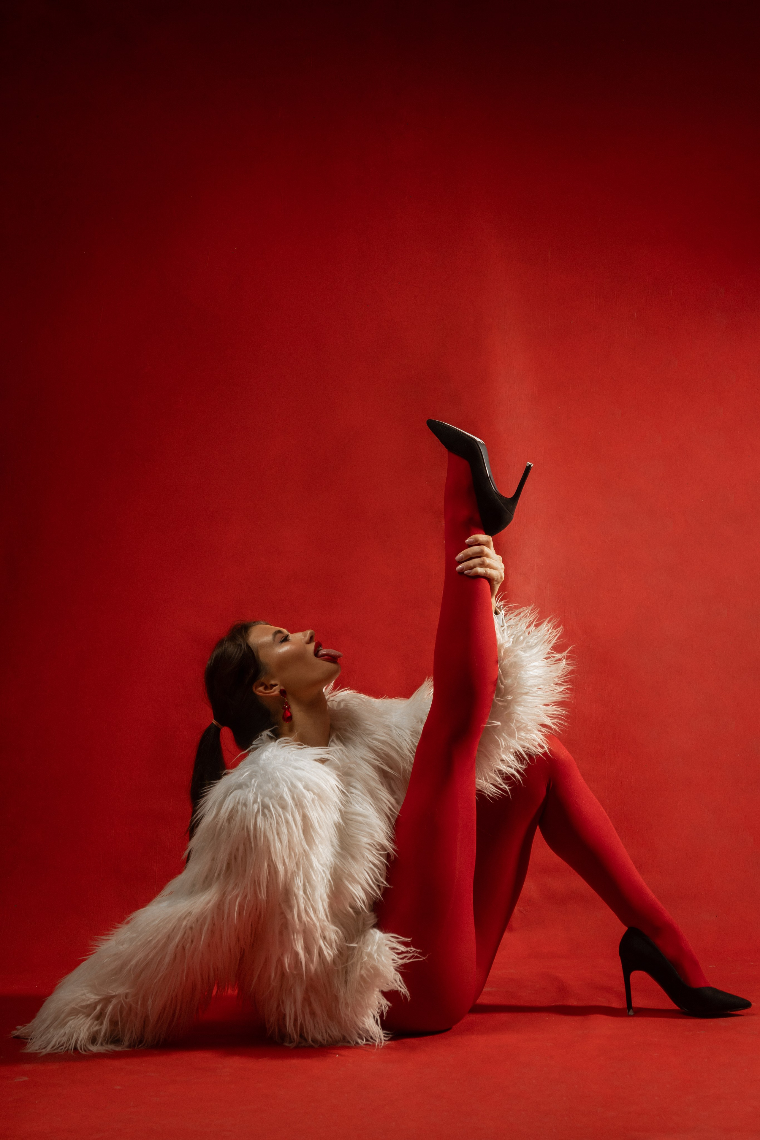 На красном фоне. Персональный фотограф в Санкт-Петербурге Тимур Калимулин