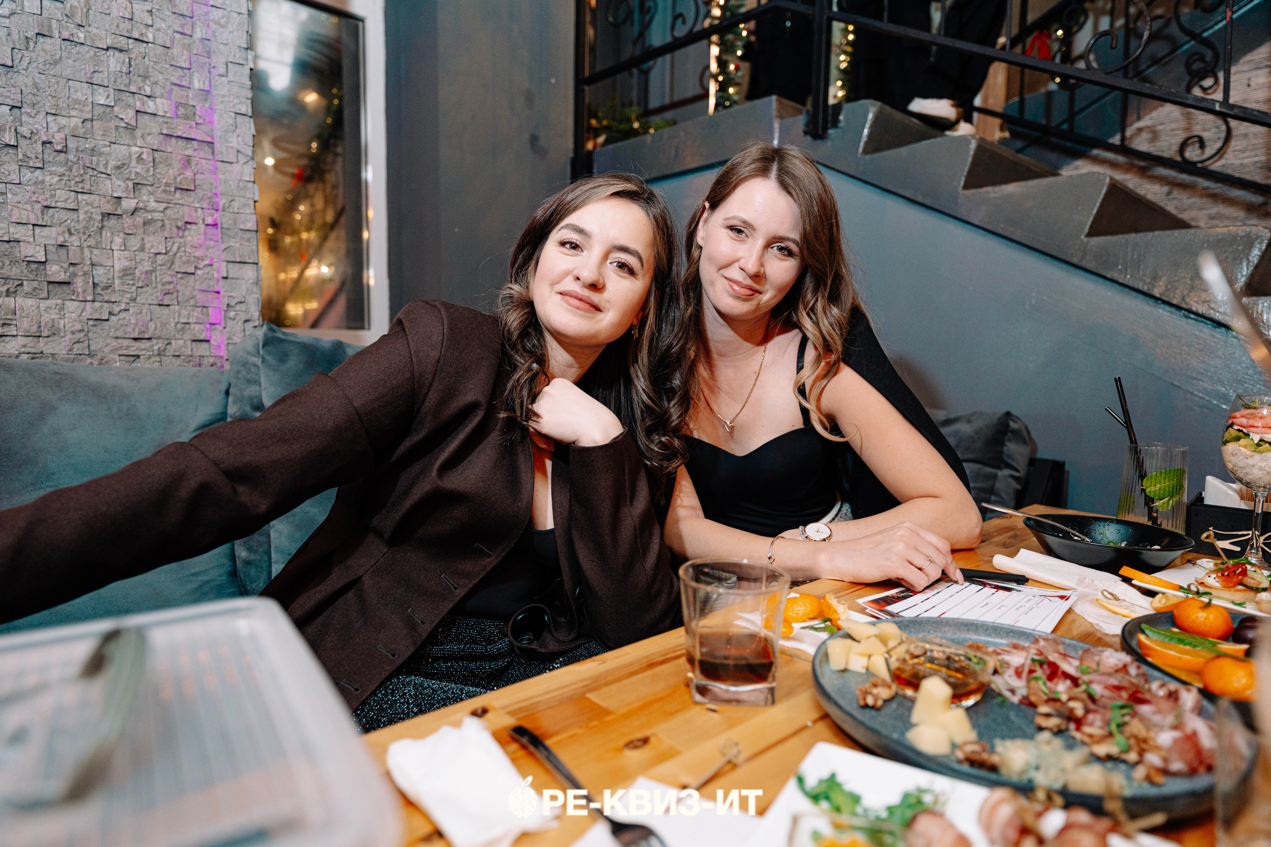 Реквизит — квиз в Зеленодольске и Волжске ZR cafe. Свадебный фотограф в Казани, и Зеленодольске Радик Мухаметов