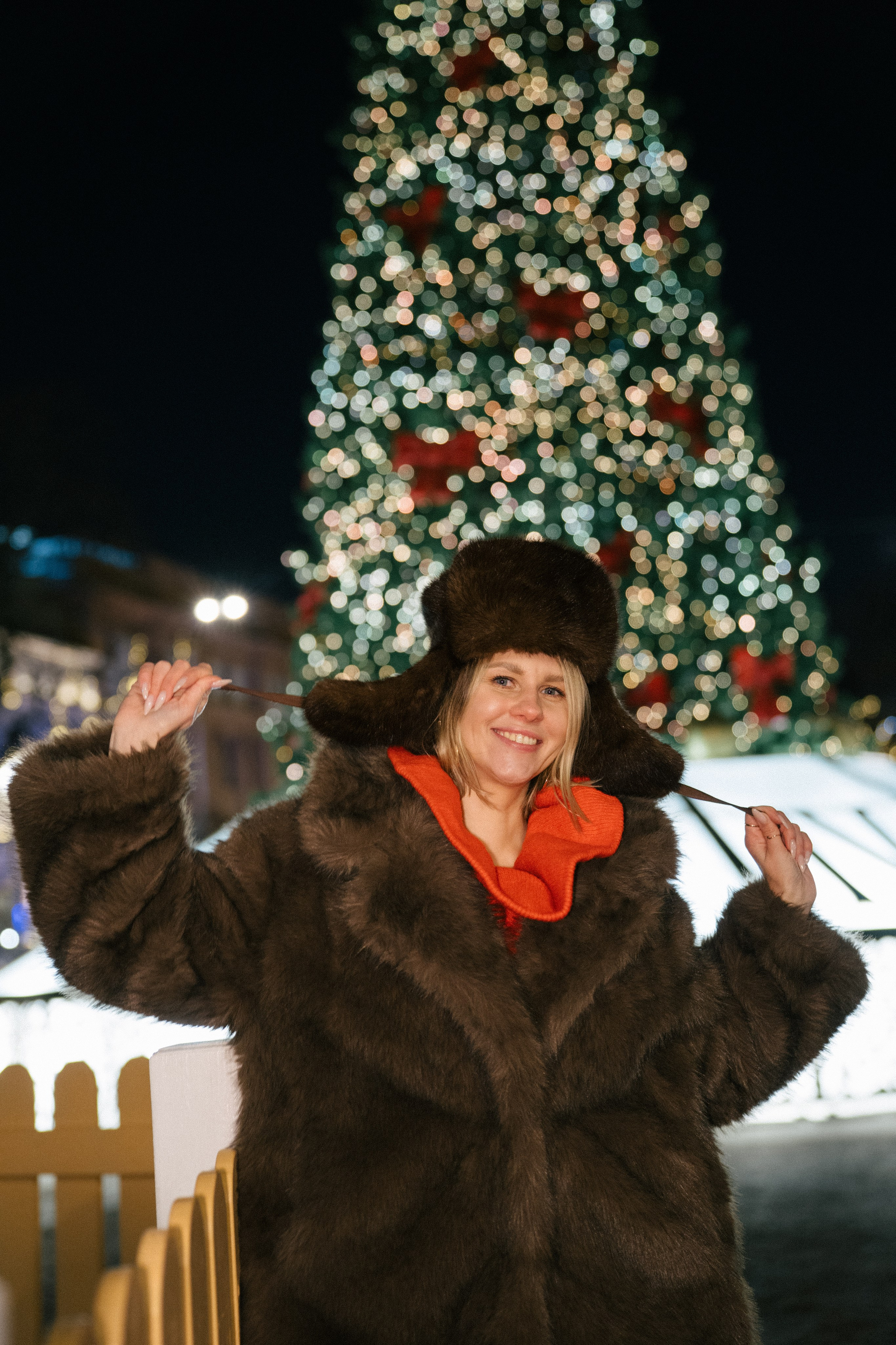 ПРОГУЛКА НА МАНЕЖНОЙ ПЛОЩАДИ ДЛЯ ДЕВУШКИ ПЕРЕД НОВЫМ ГОДОМ (НОВОГОДНЯЯ ФОТОСЕССИИЯ НА МАНЕЖНОЙ ПЛОЩАДИ). Профессиональный фотограф, Санкт-Петербург — Виктория Богомолова