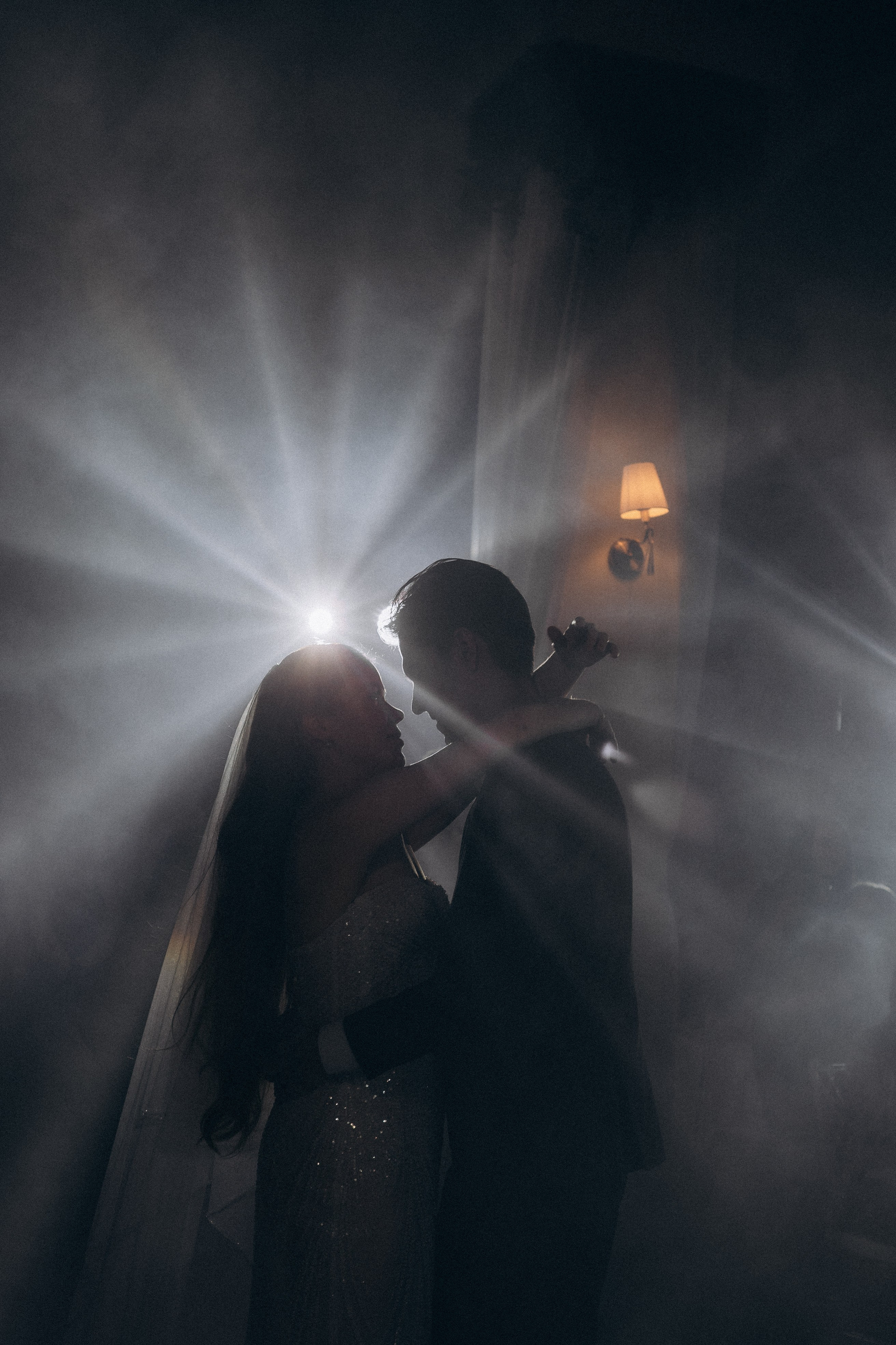 ПЕРВЫЙ ТАНЕЦ МОЛОДЫХ НА БАНКЕТЕ. ТРОГАТЕЛЬНЫЙ МОМЕНТ (СНЯТО В СИБИРЕ В НИЖНЕВАРТОВСКЕ). Профессиональный фотограф, Санкт-Петербург — Виктория Богомолова