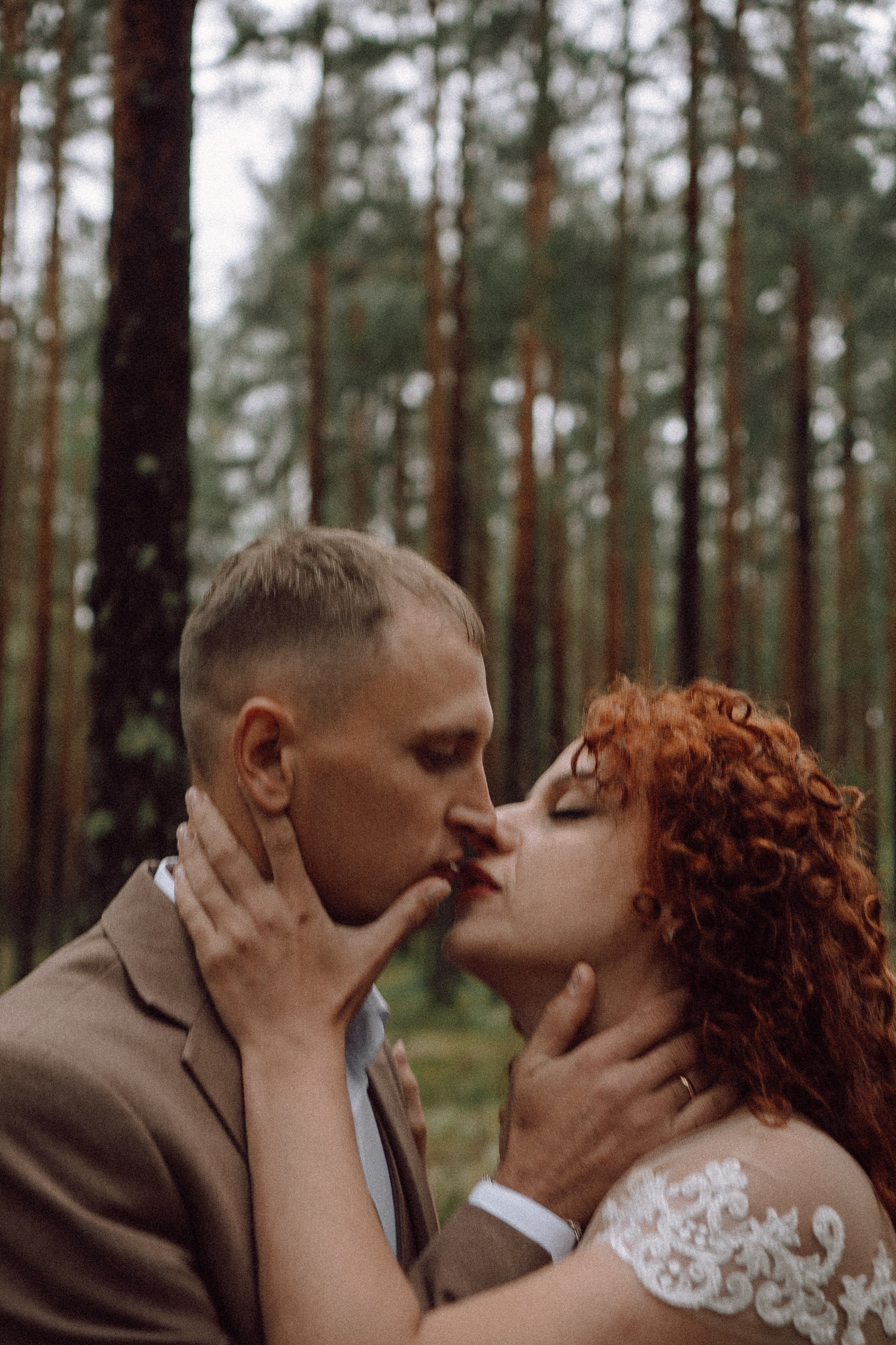 СВАДЕБНАЯ ФОТОСЕССИИЯ ПАРЫ В ГОРОДЕ ПРИОЗЕРСК В СОСНОВОМ ЛЕСУ И С ПИКАПОМ. Профессиональный фотограф, Санкт-Петербург — Виктория Богомолова